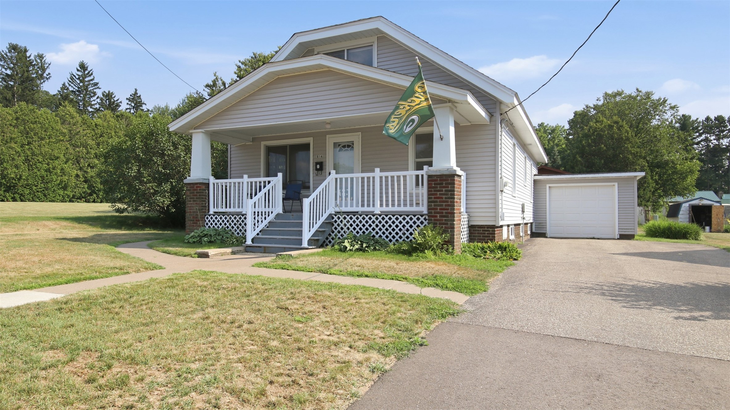 614 17th Avenue Property Photo 1