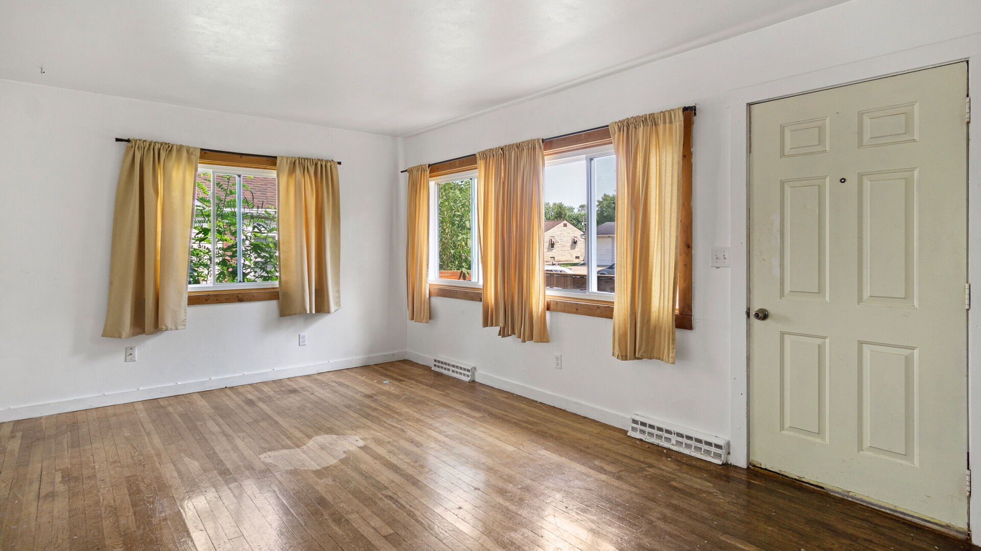 920 Cedar Street Property Photo 3