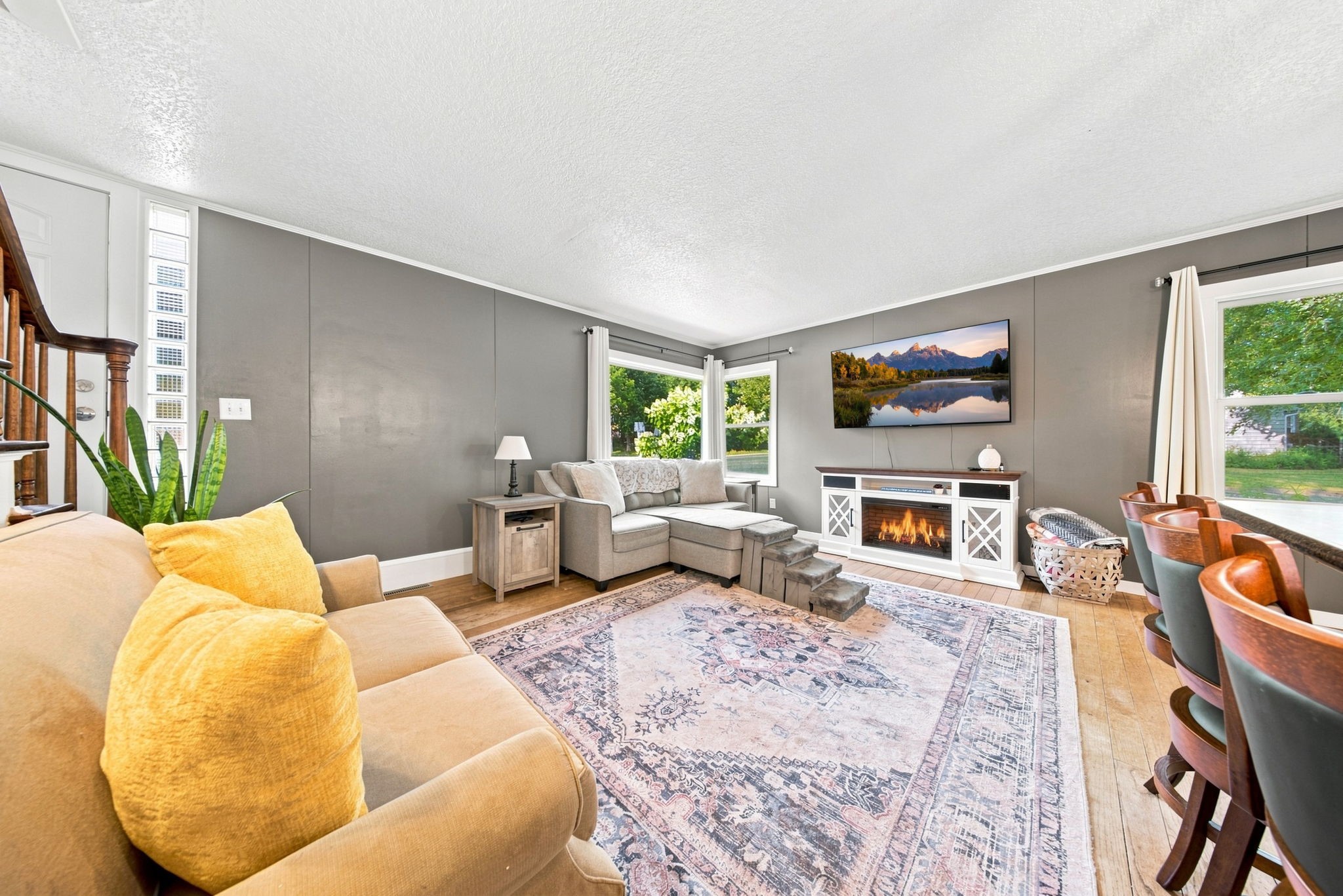 501 Oak Street W Property Photo 6