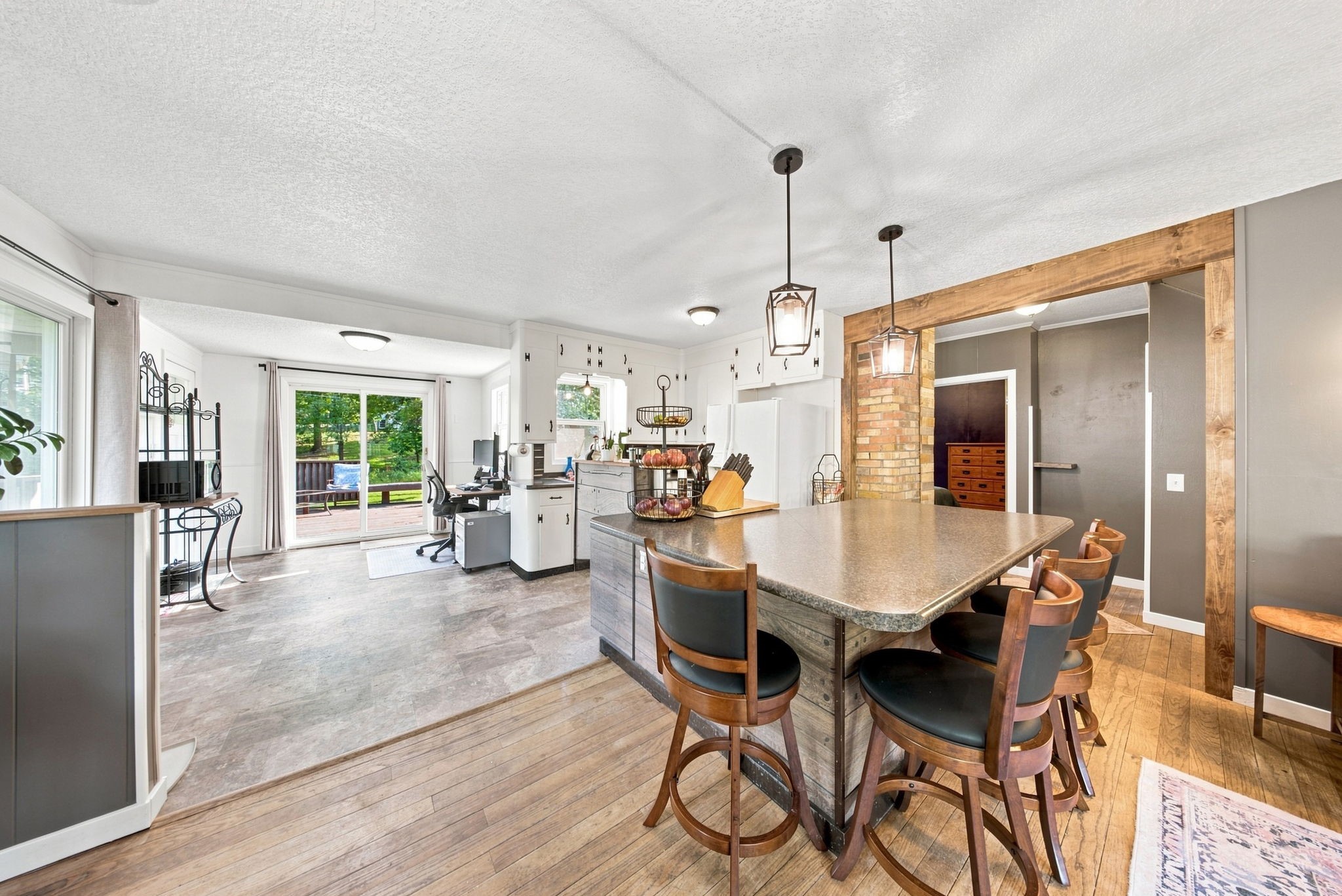 501 Oak Street W Property Photo 10