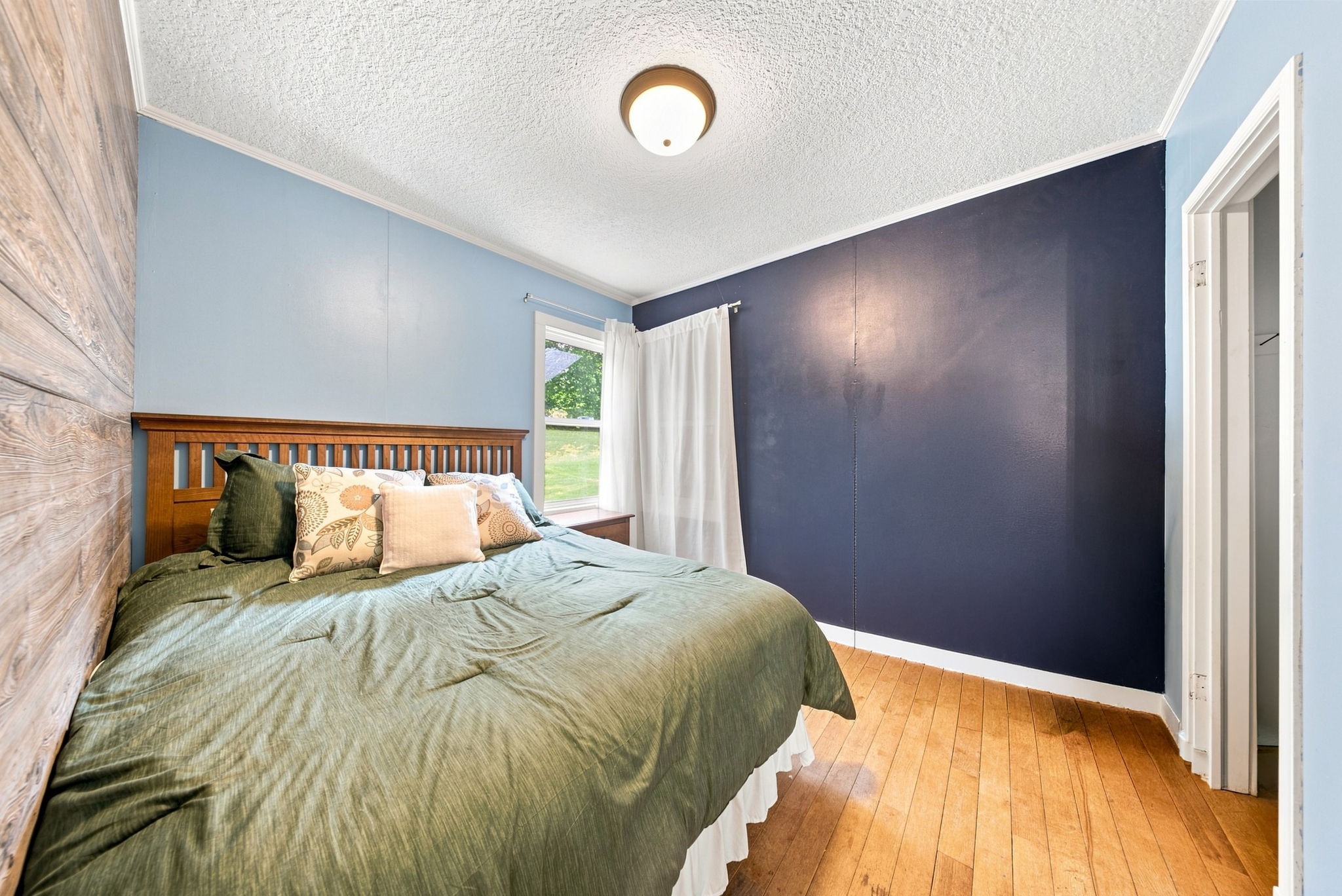 501 Oak Street W Property Photo 15