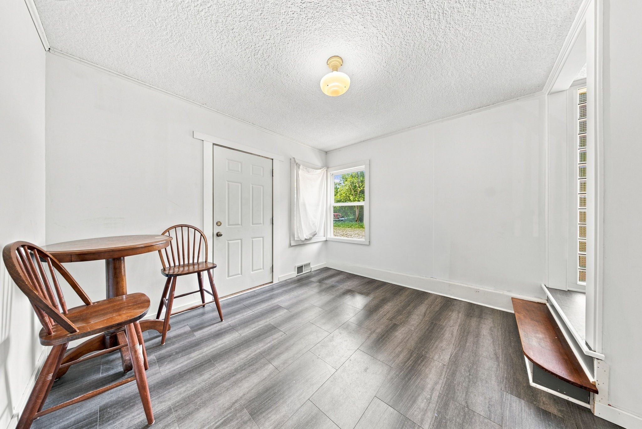 501 Oak Street W Property Photo 18