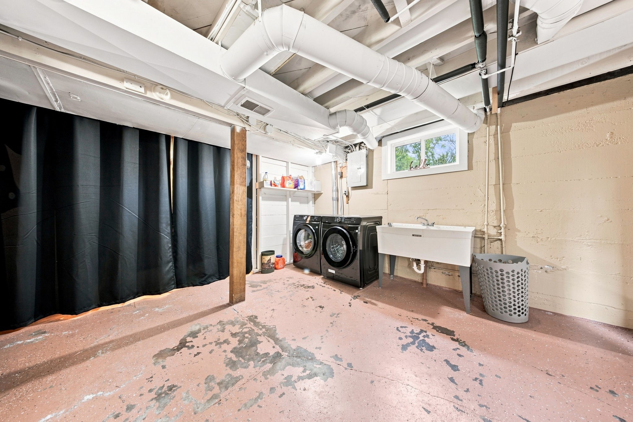 501 Oak Street W Property Photo 25