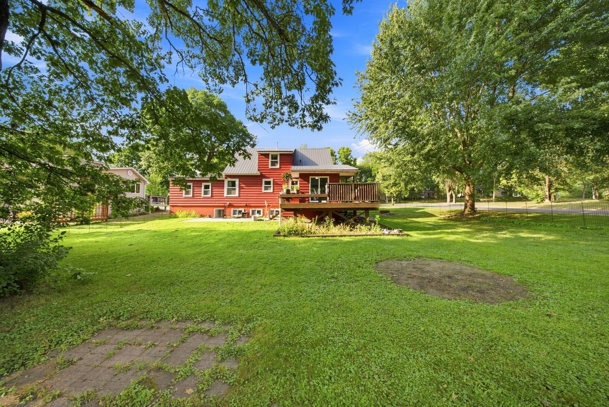 501 Oak Street W Property Photo 30