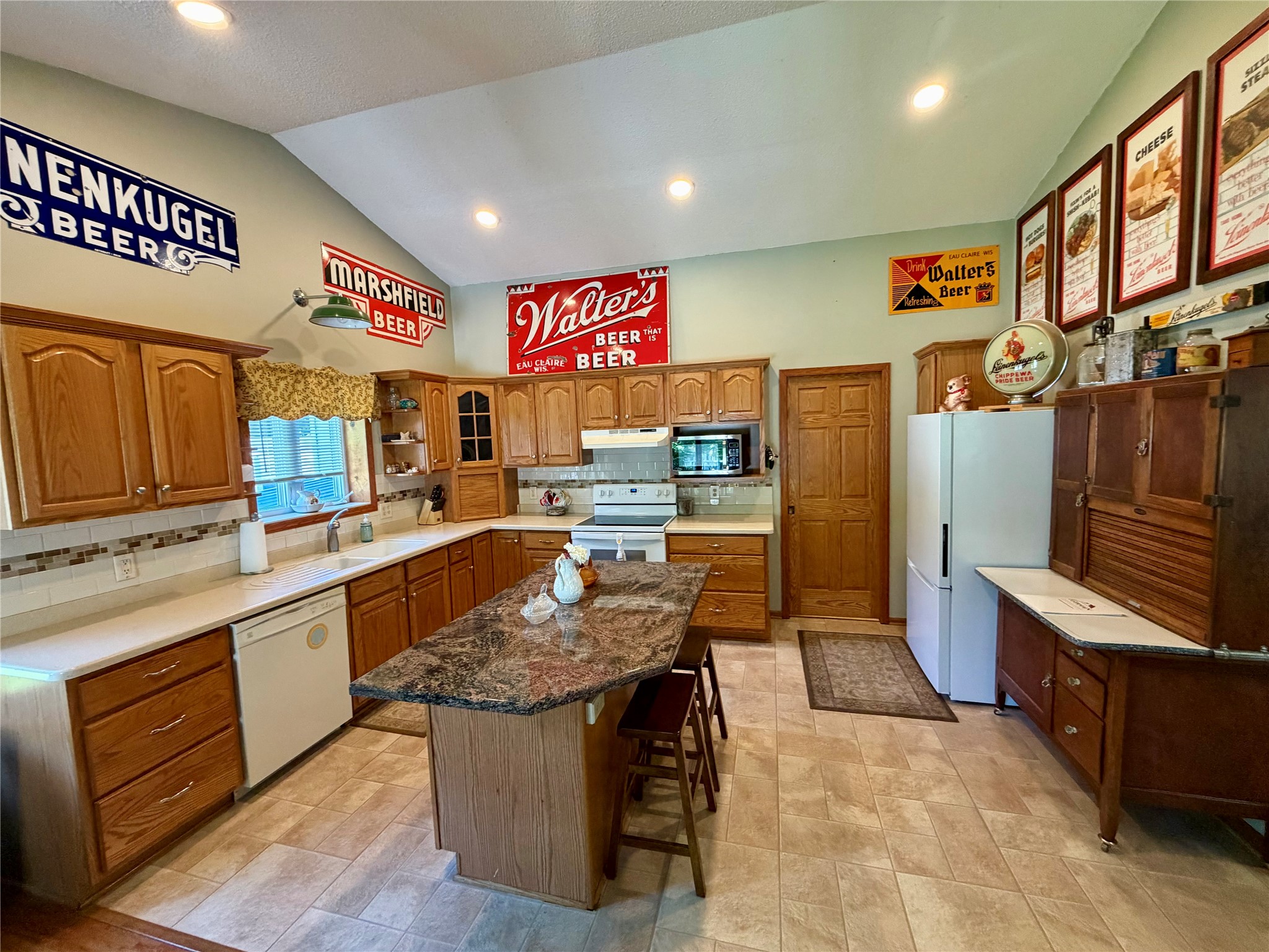 1432 Perry Street Property Photo 4