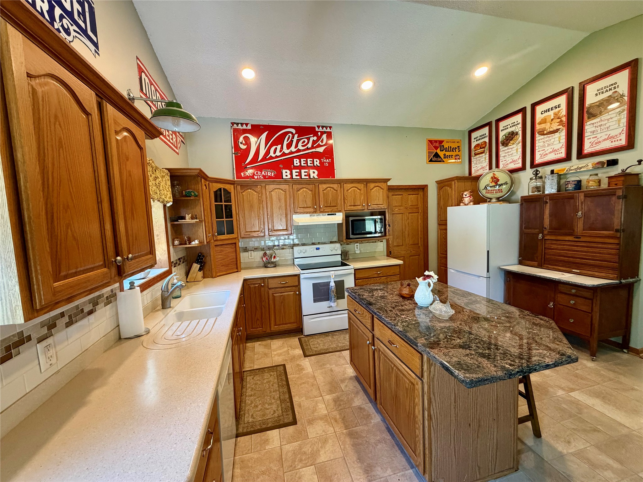 1432 Perry Street Property Photo 5