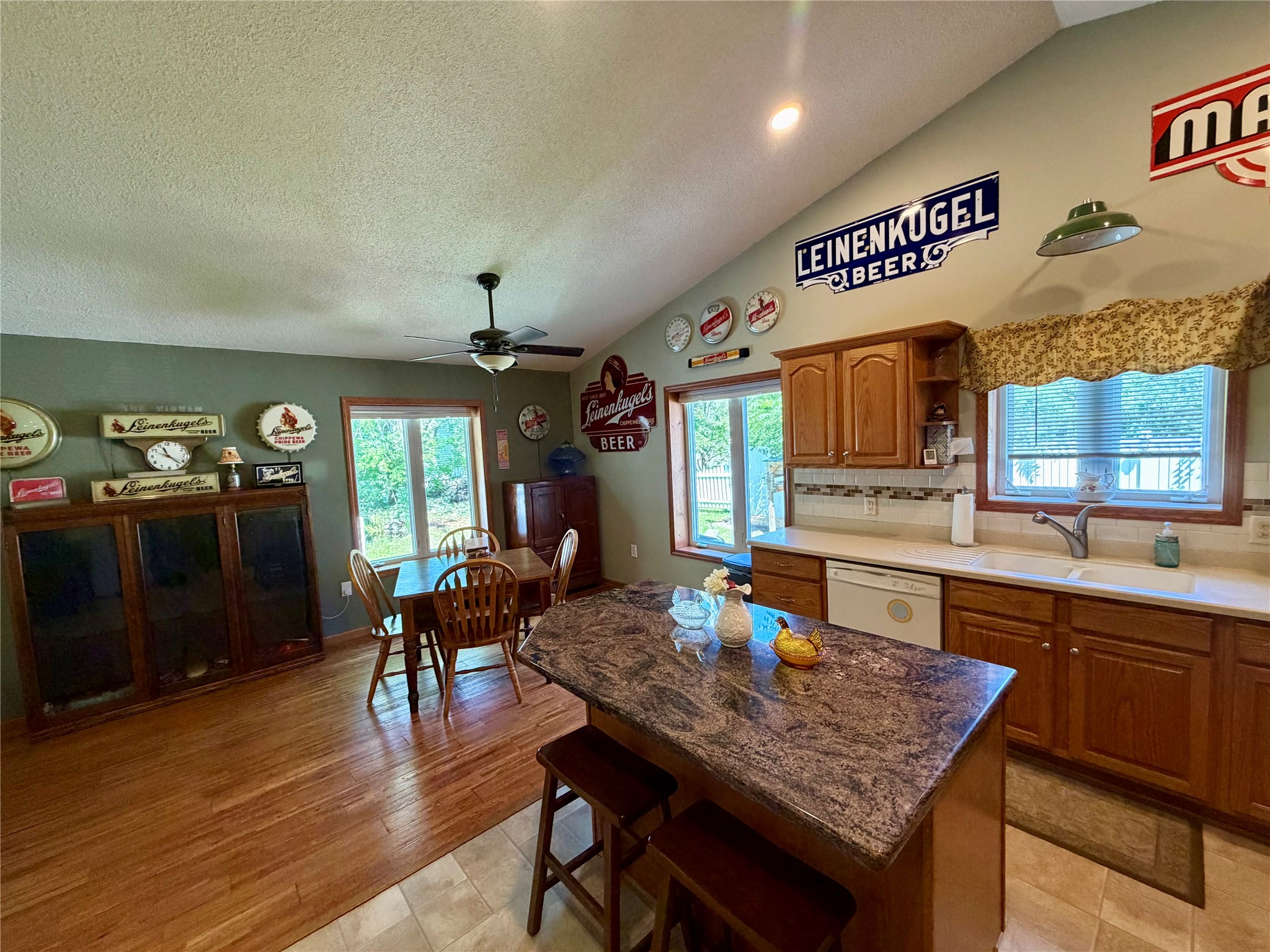 1432 Perry Street Property Photo 7