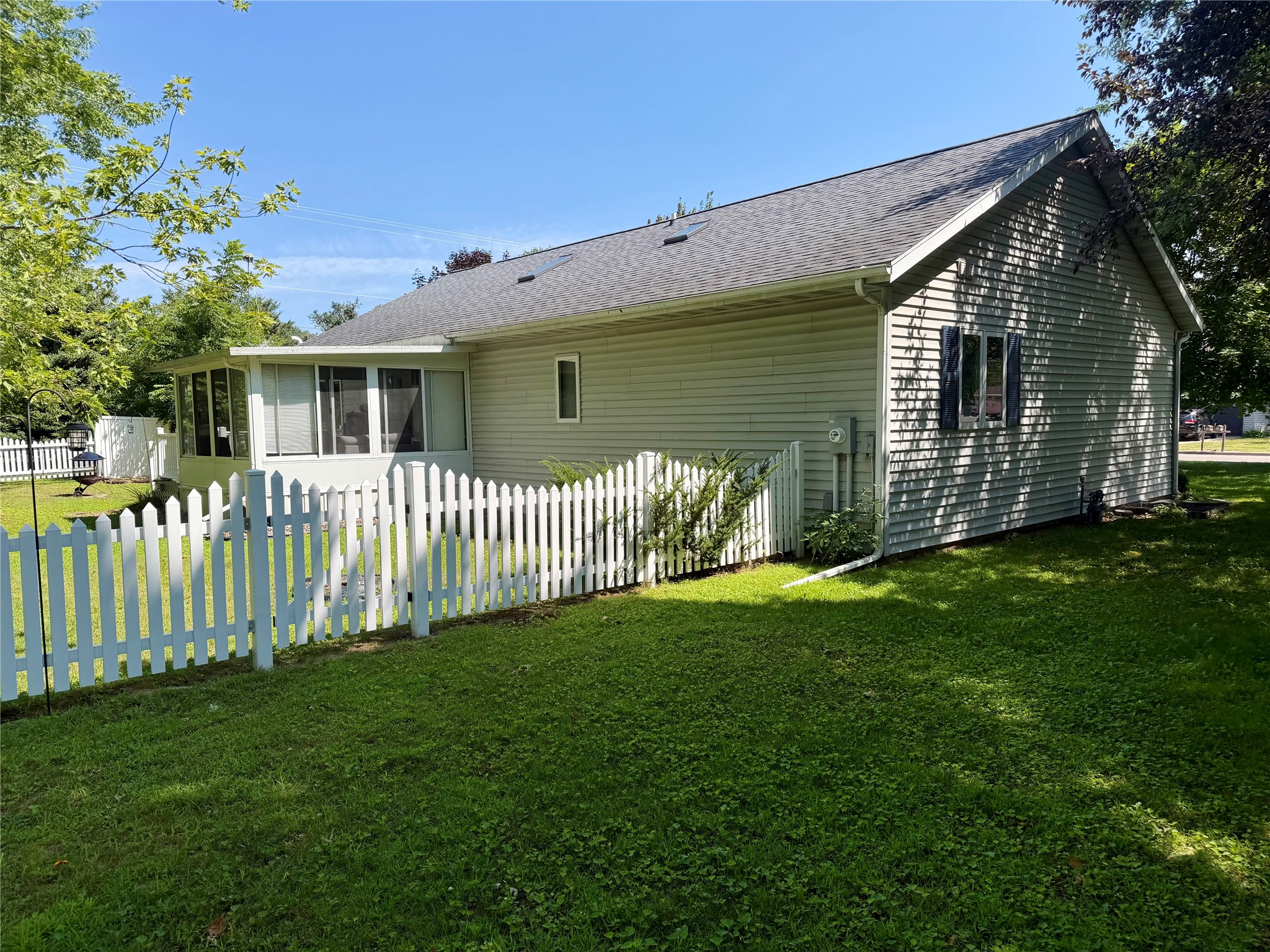 1432 Perry Street Property Photo 32