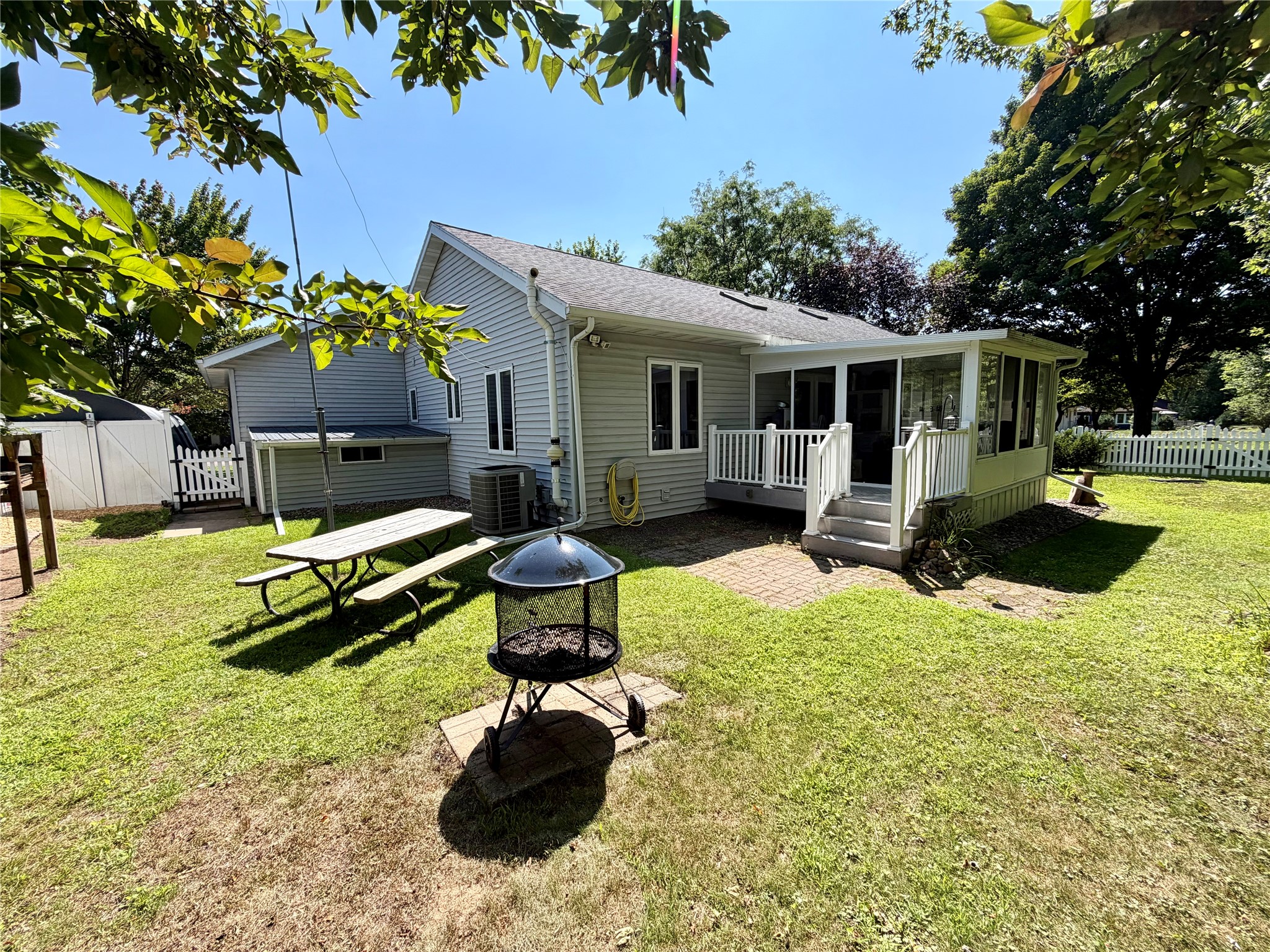 1432 Perry Street Property Photo 35