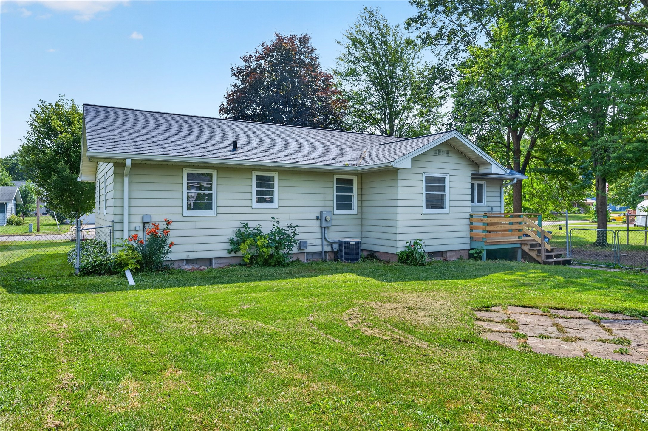 425 S 4th Street Property Photo 10