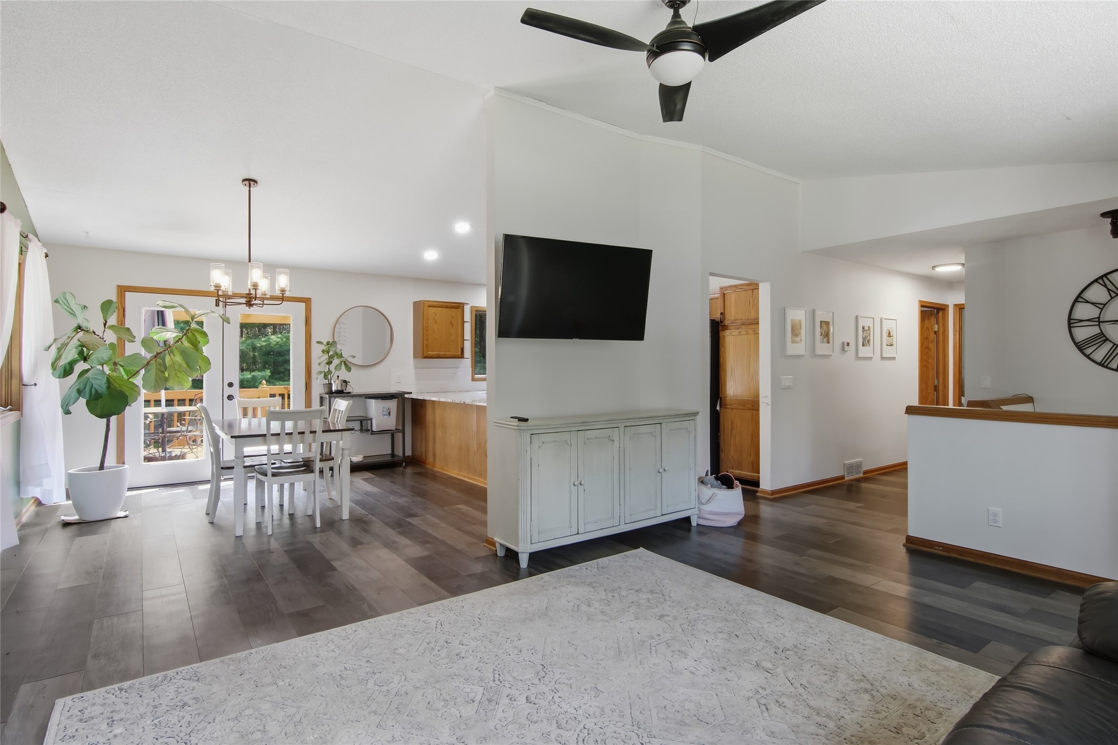 511 S Beach Drive Property Photo 7