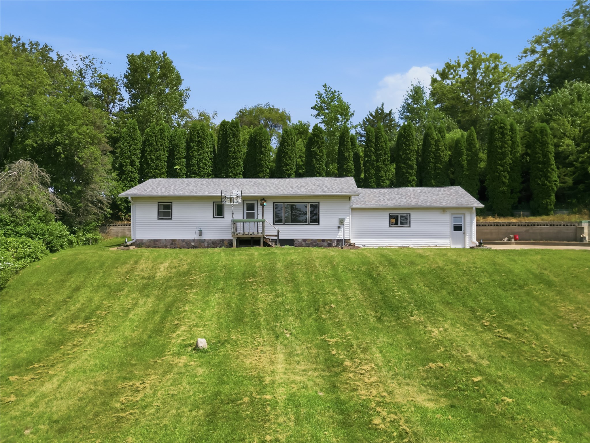 W10890 Hiview Drive Property Photo 2