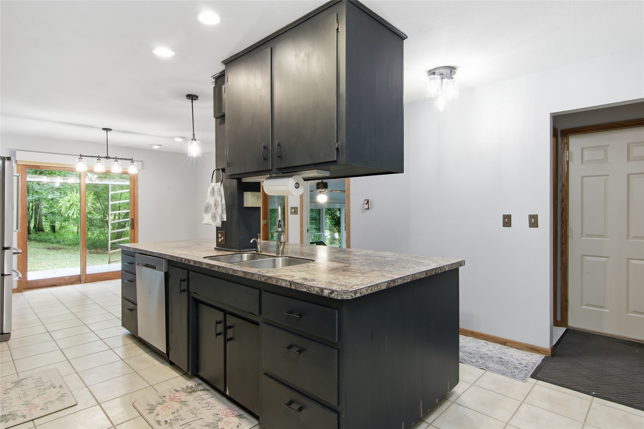 2319 Hillside Road Property Photo 4