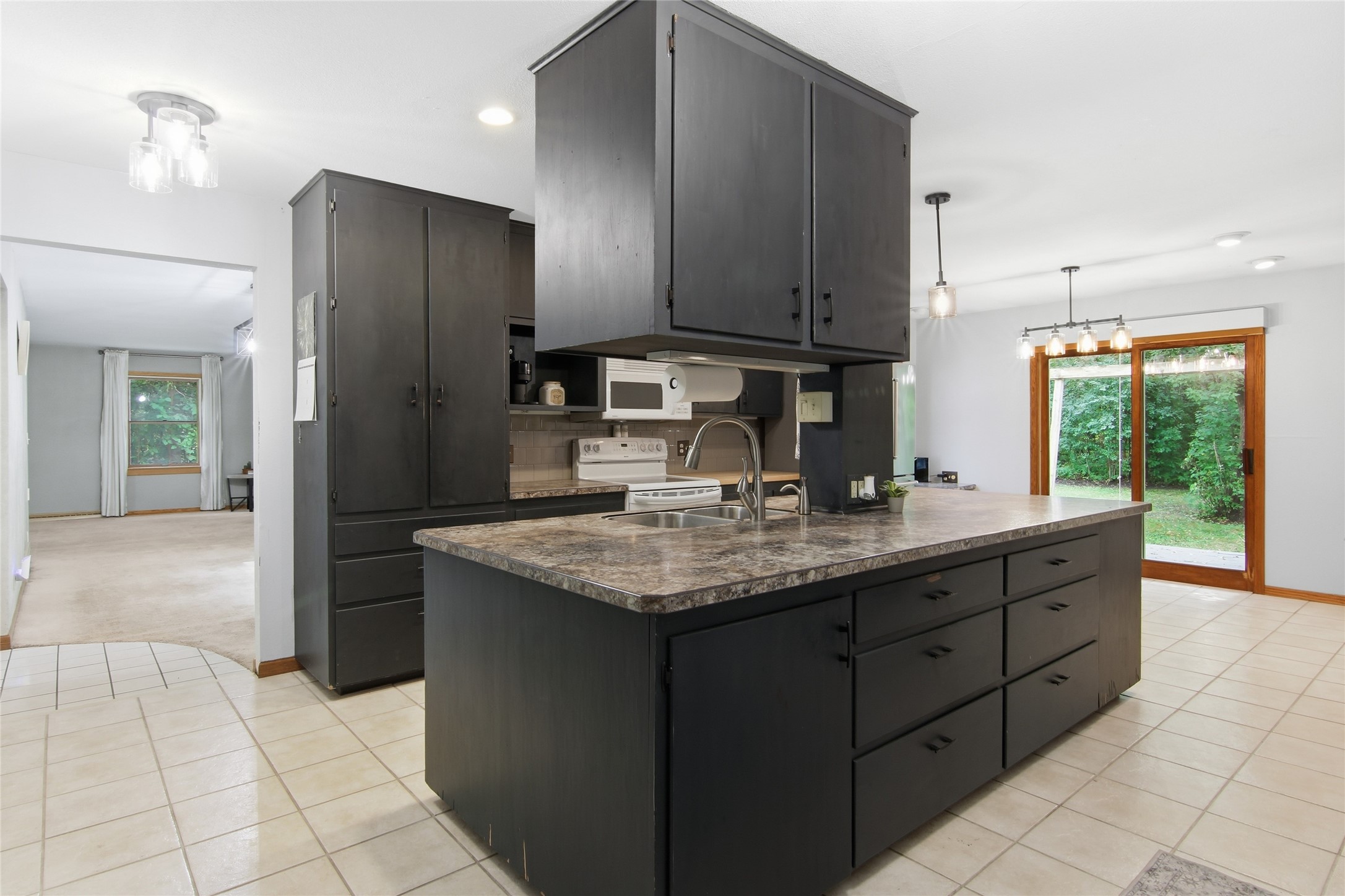 2319 Hillside Road Property Photo 6