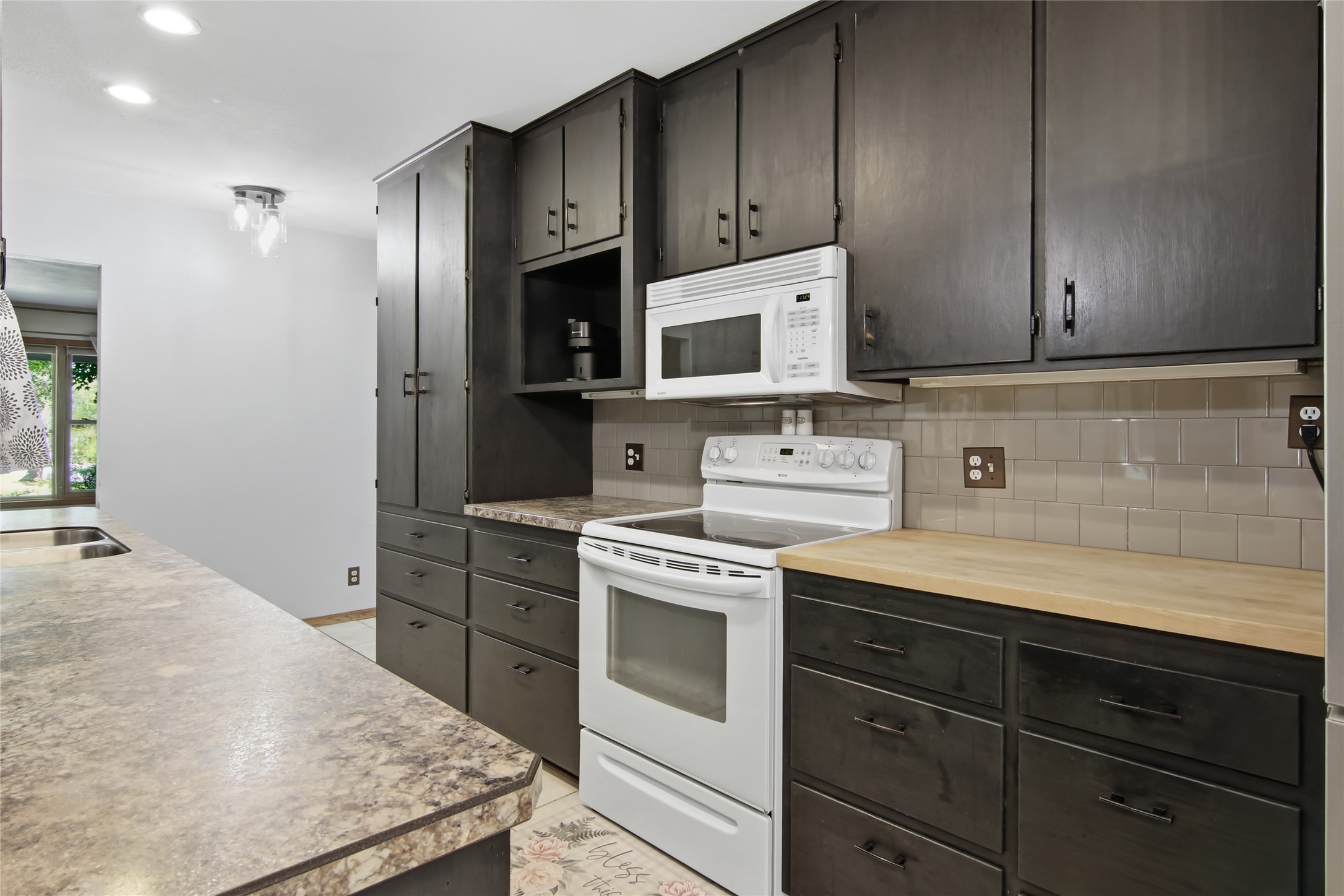 2319 Hillside Road Property Photo 8