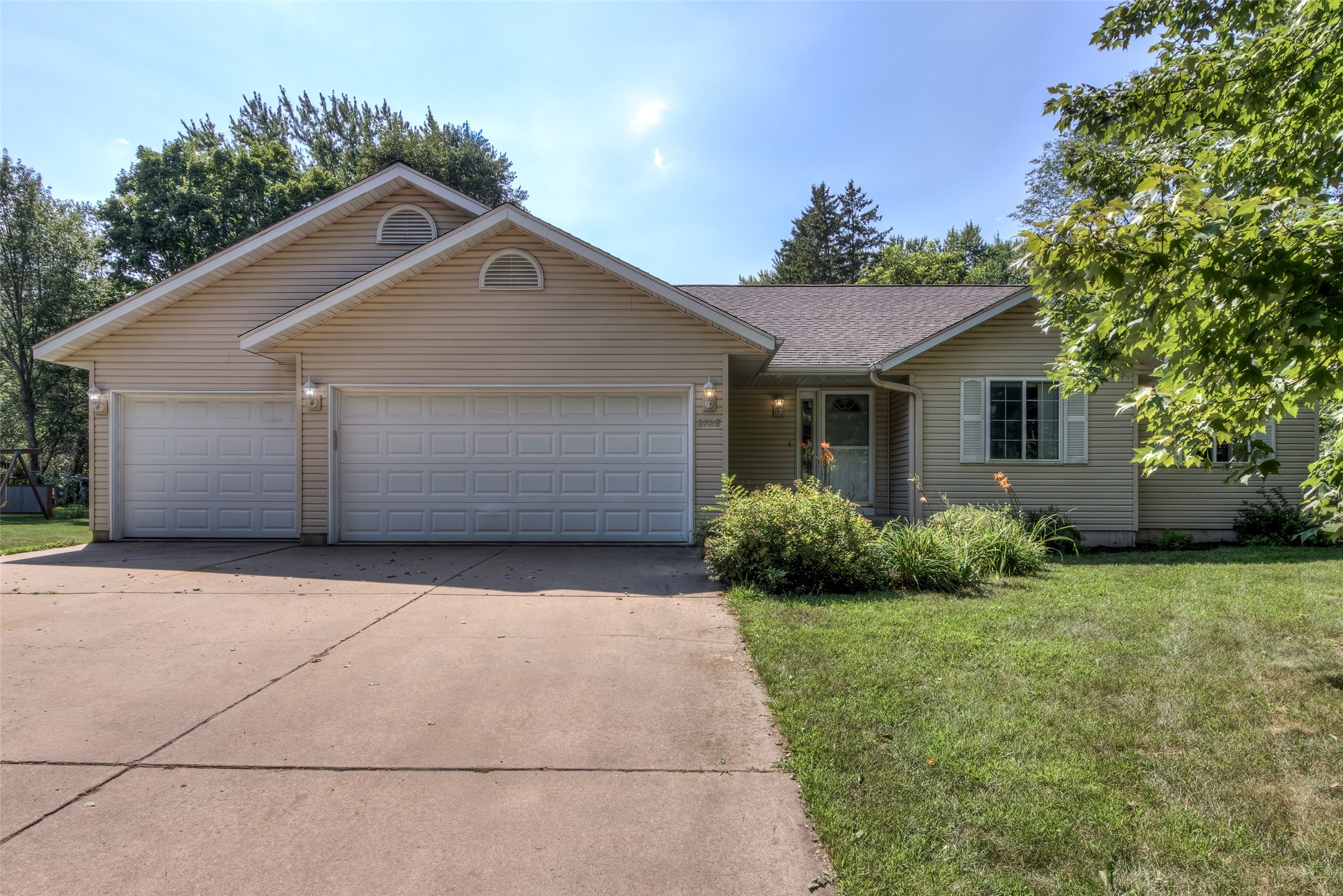 2728 Pine View Road Property Photo 1
