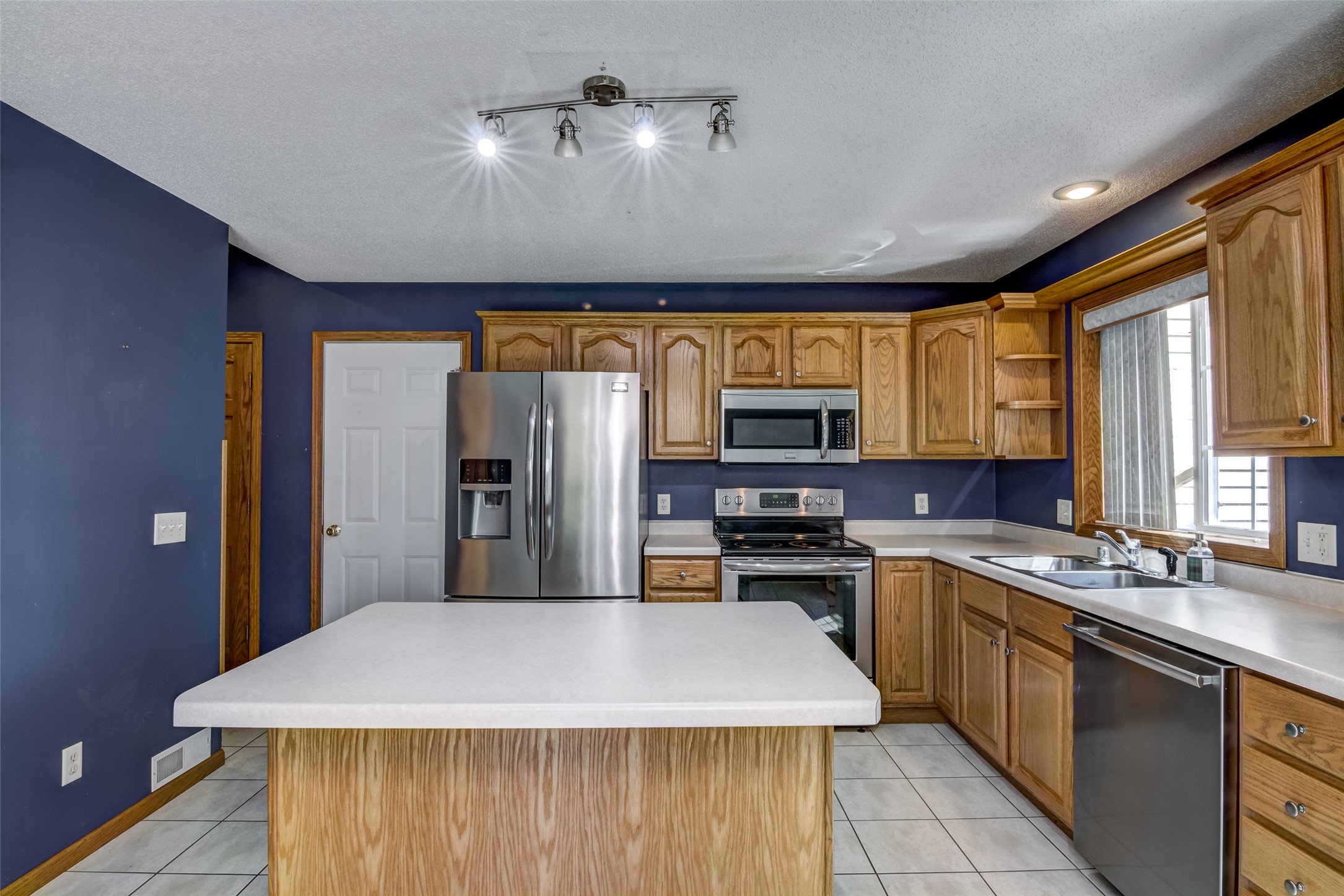 2728 Pine View Road Property Photo 6