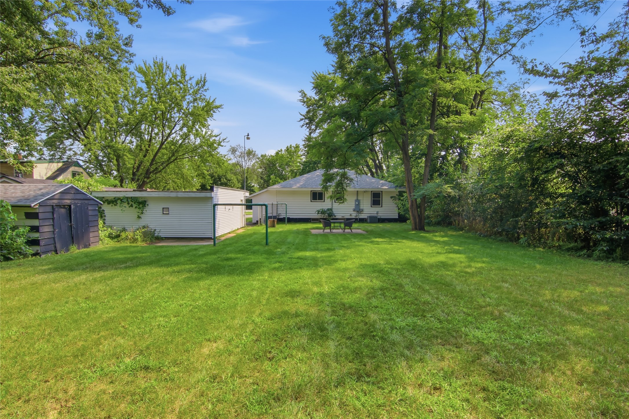 638 Selma Street Property Photo 3
