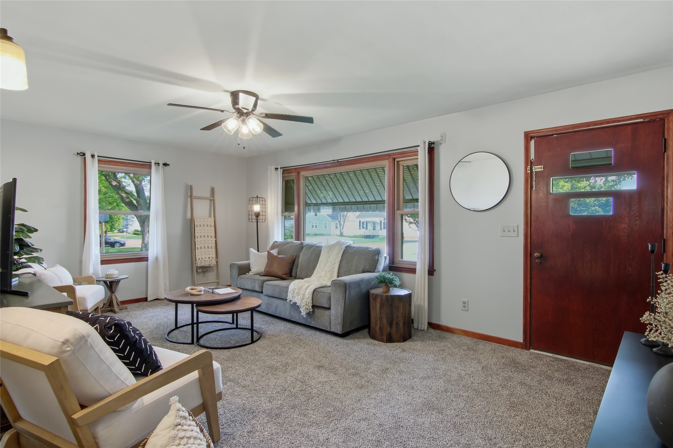 638 Selma Street Property Photo 6