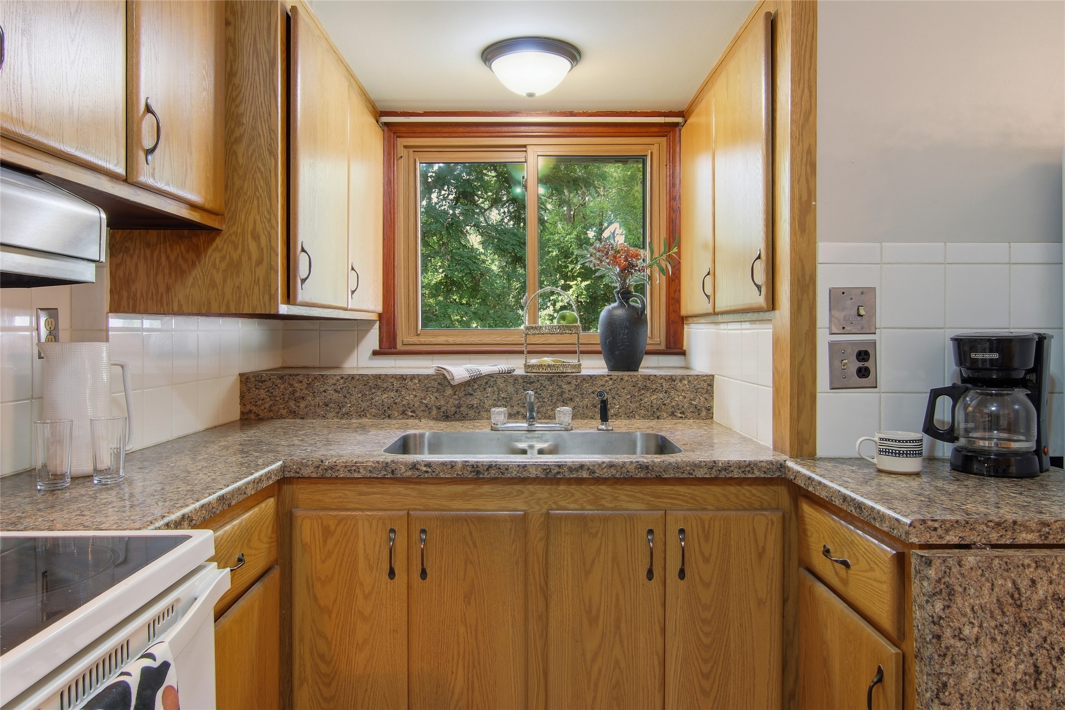 638 Selma Street Property Photo 9