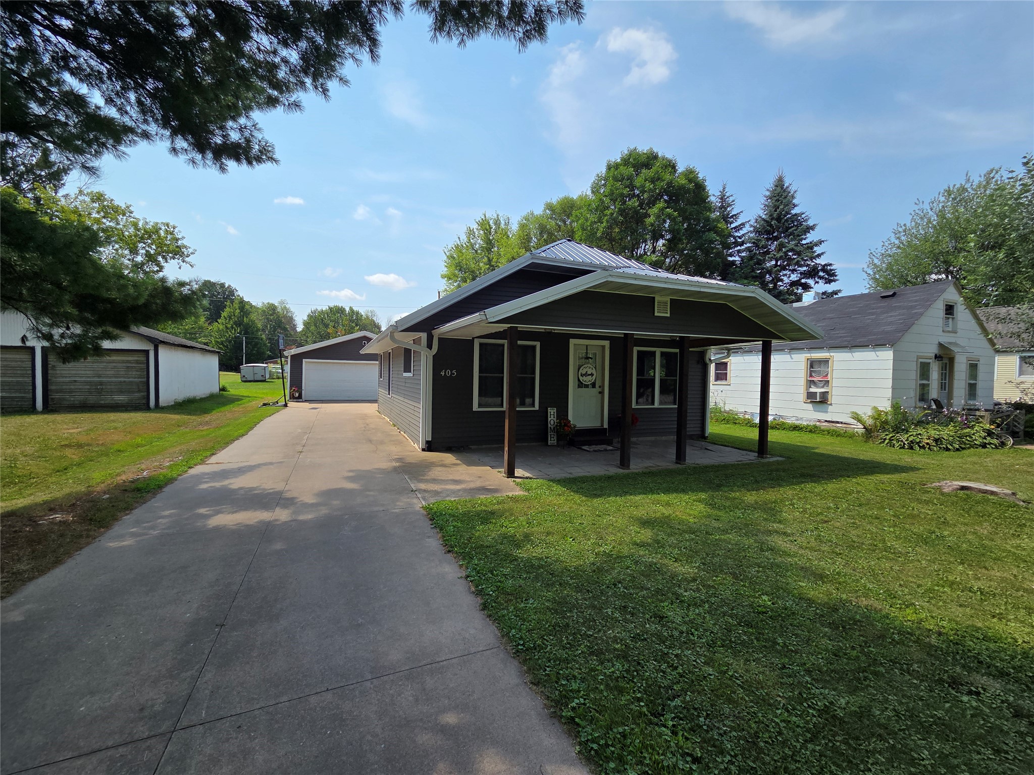 405 2nd Street Property Photo 1