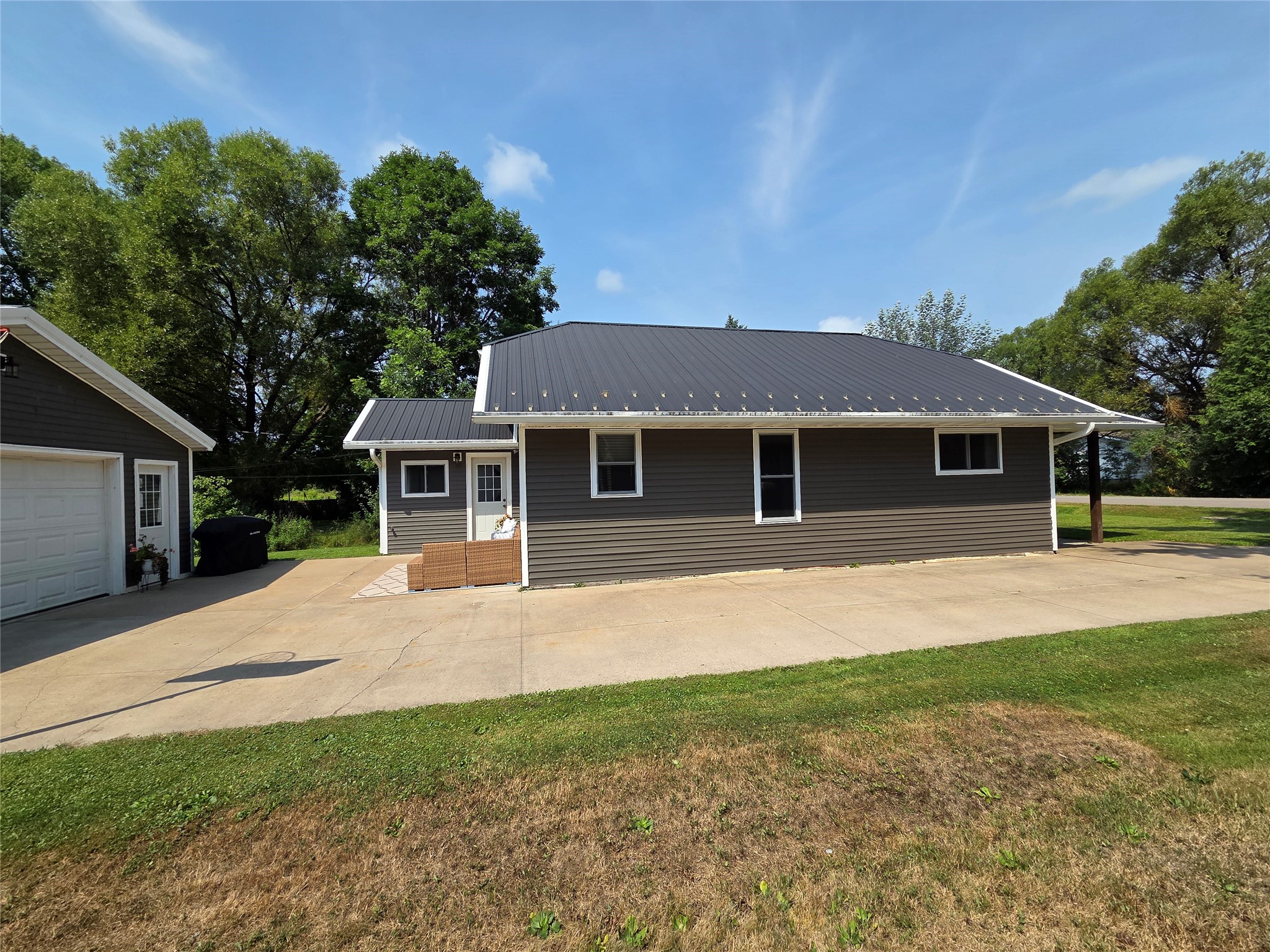 405 2nd Street Property Photo 6