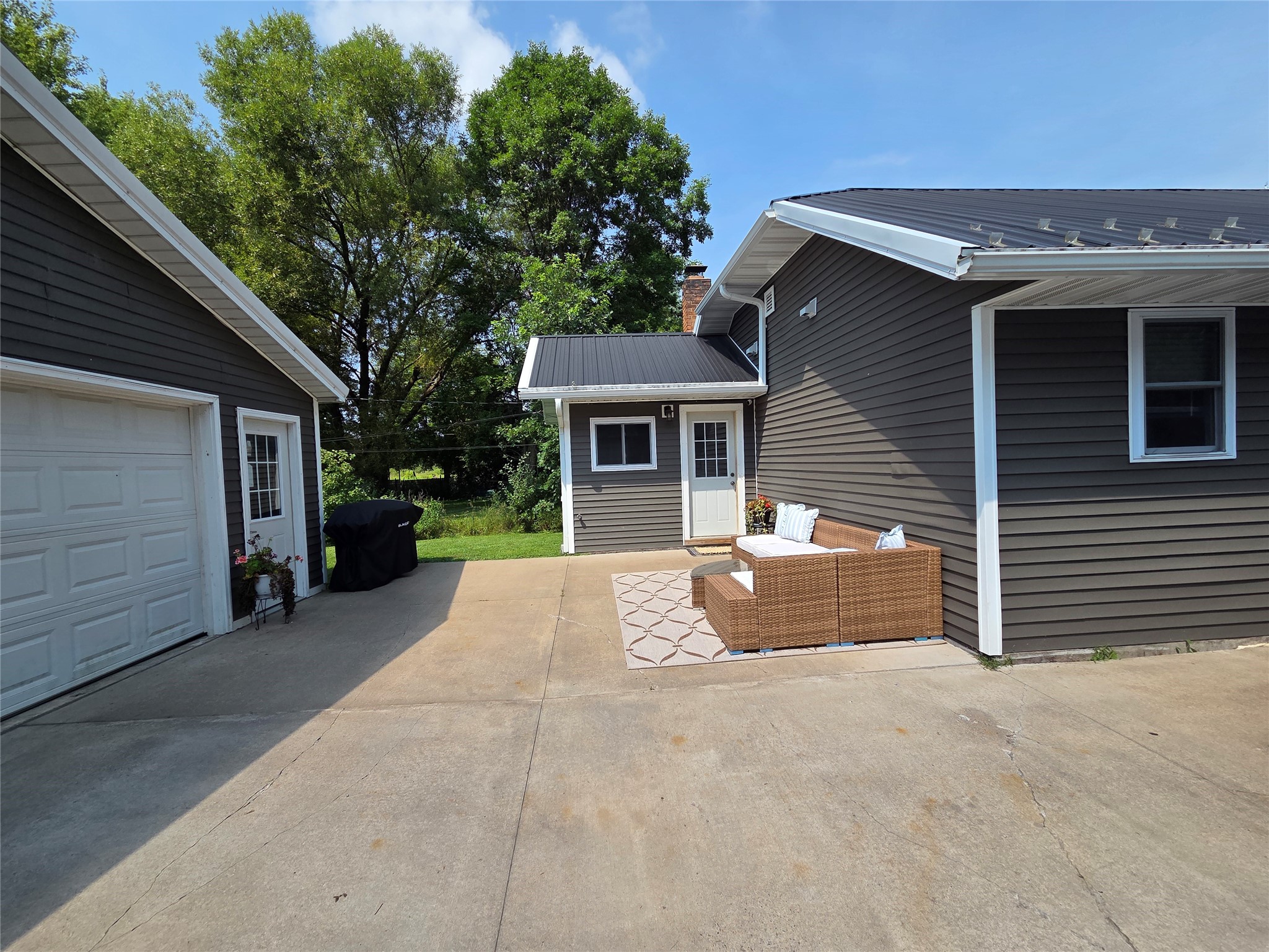 405 2nd Street Property Photo 8