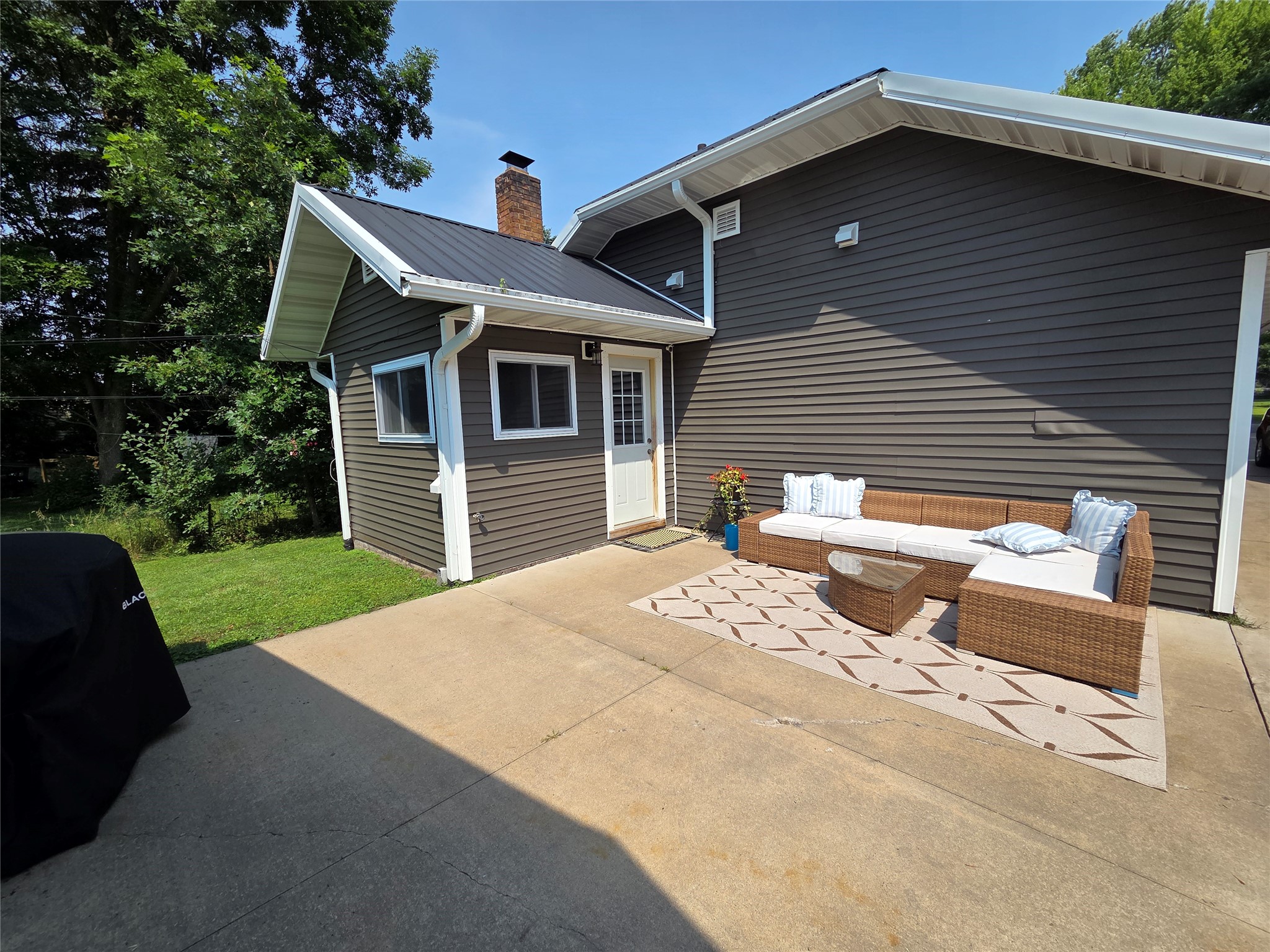 405 2nd Street Property Photo 9
