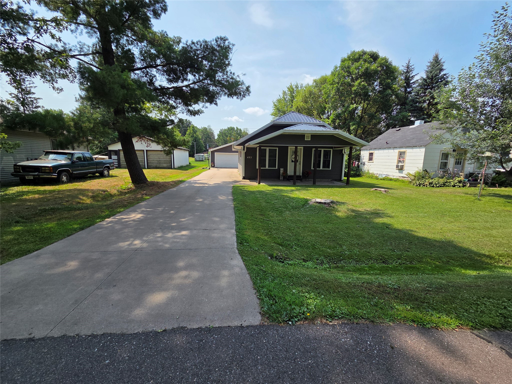405 2nd Street Property Photo 10
