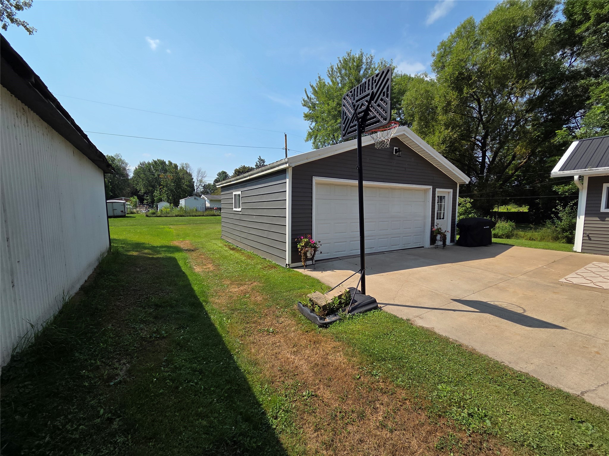 405 2nd Street Property Photo 16