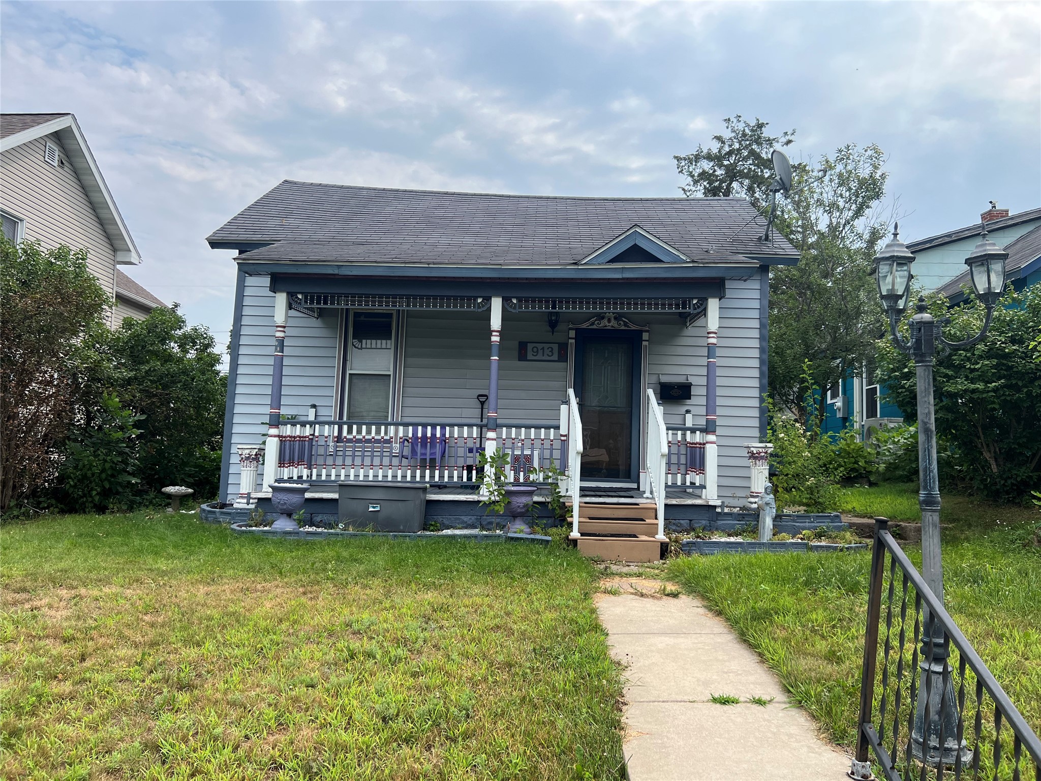 913 Summer Street Property Photo 2