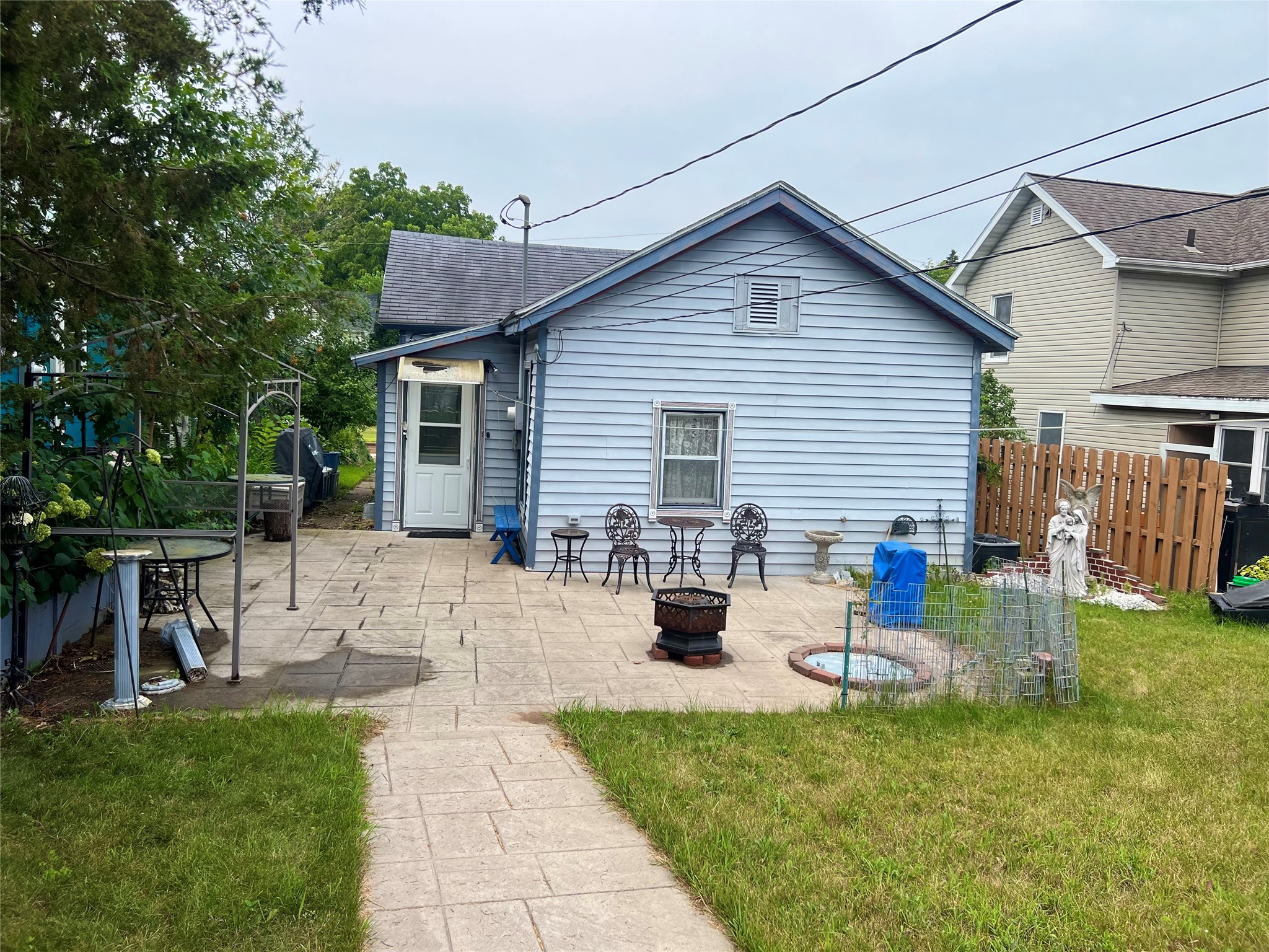 913 Summer Street Property Photo 5