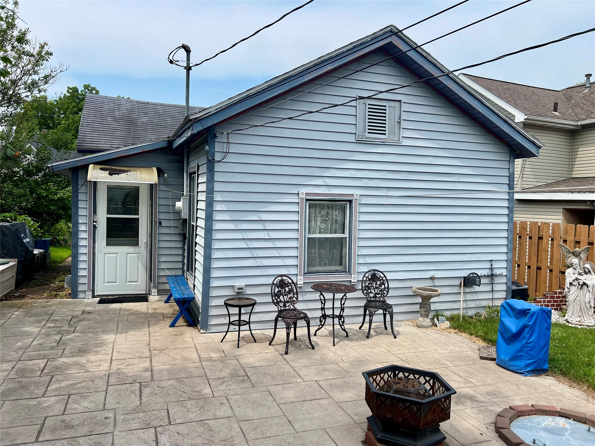 913 Summer Street Property Photo 6