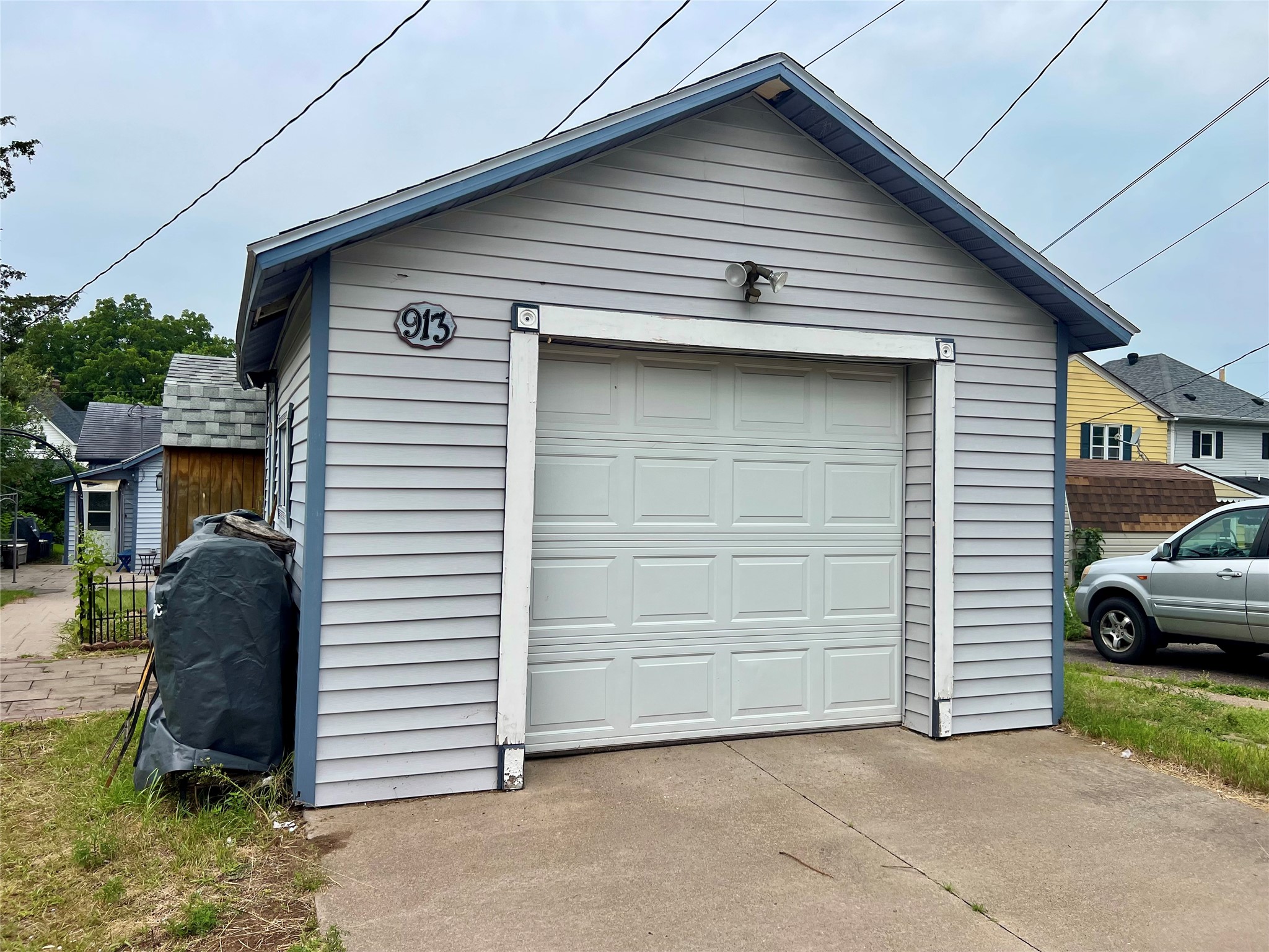913 Summer Street Property Photo 9