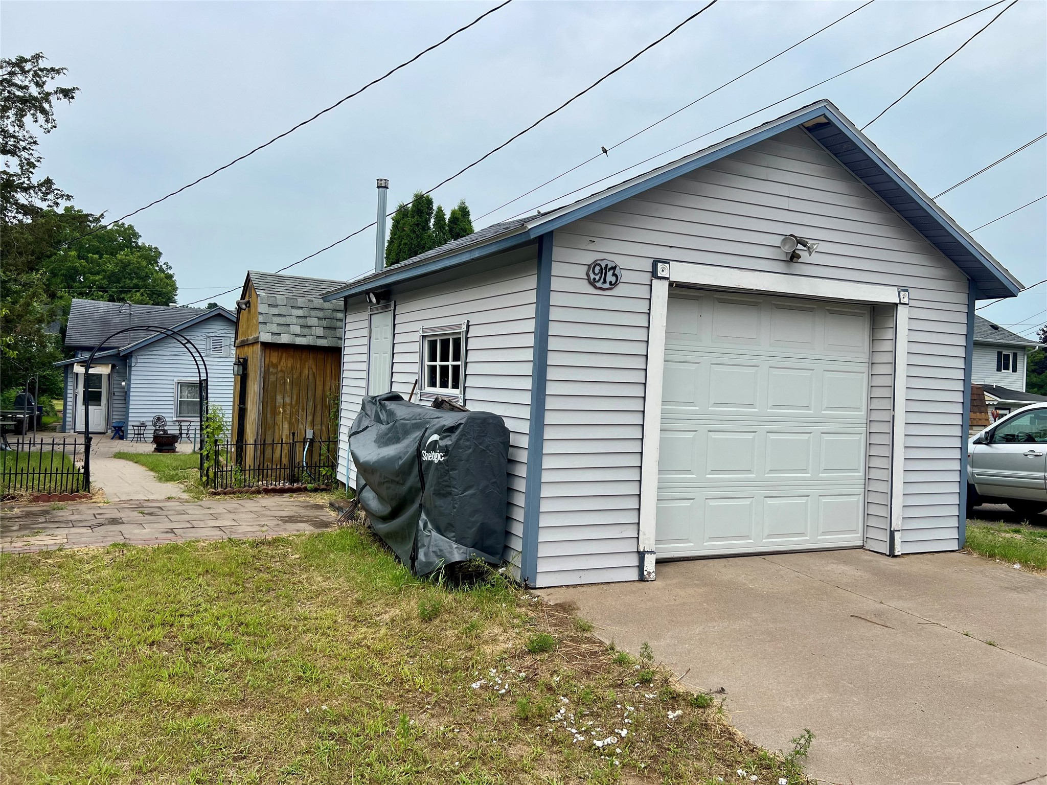 913 Summer Street Property Photo 10