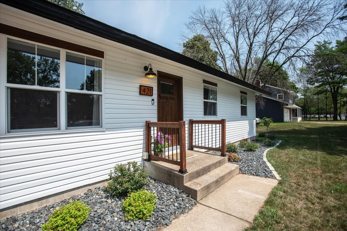 421 21st Avenue W Property Photo 4
