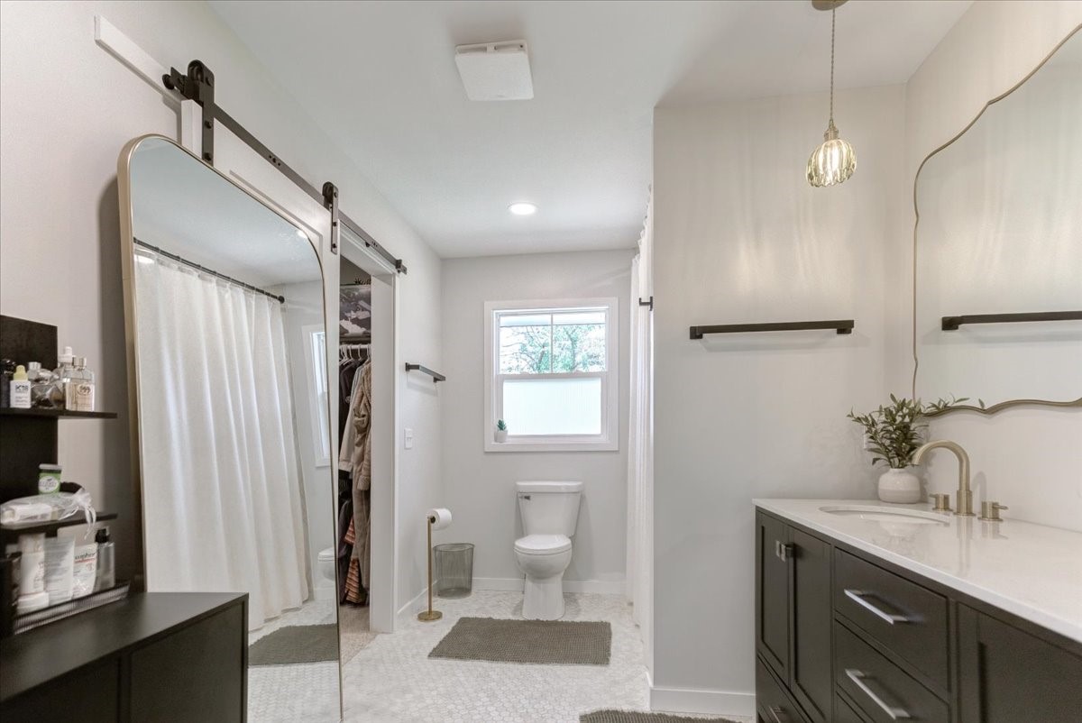 421 21st Avenue W Property Photo 22