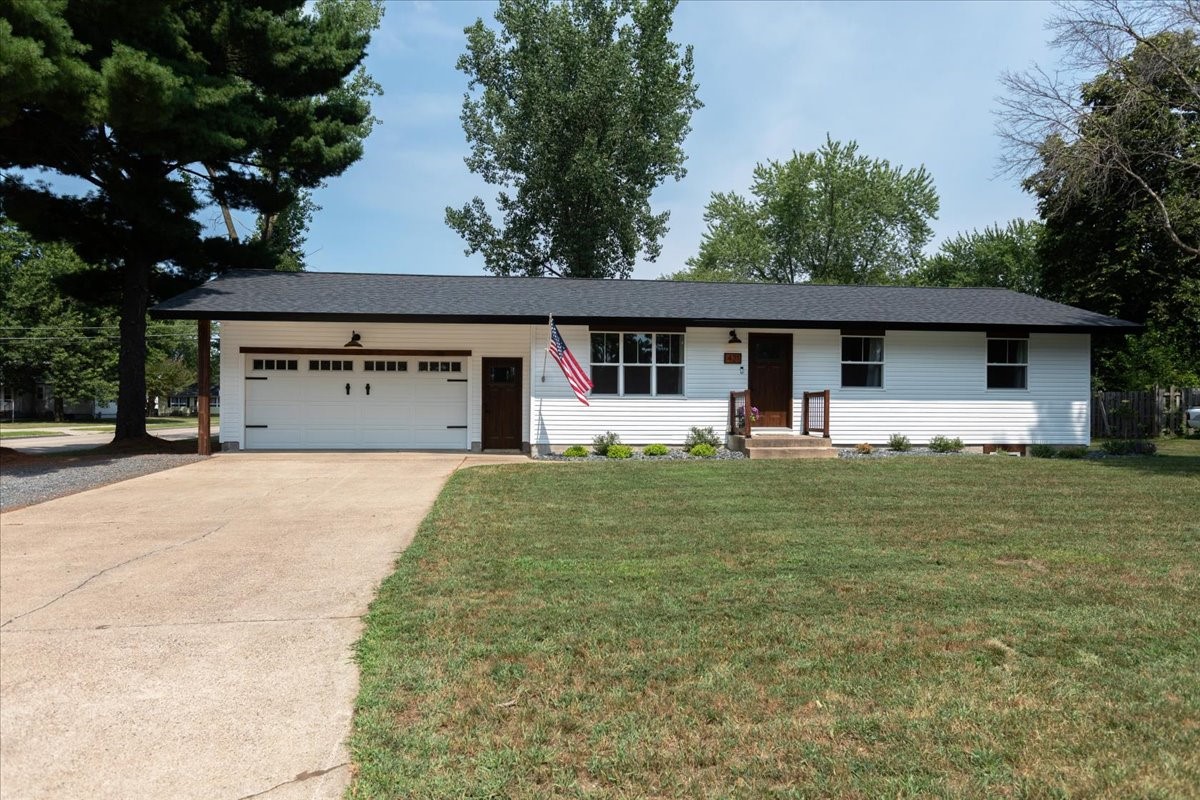 421 21st Avenue W Property Photo 44