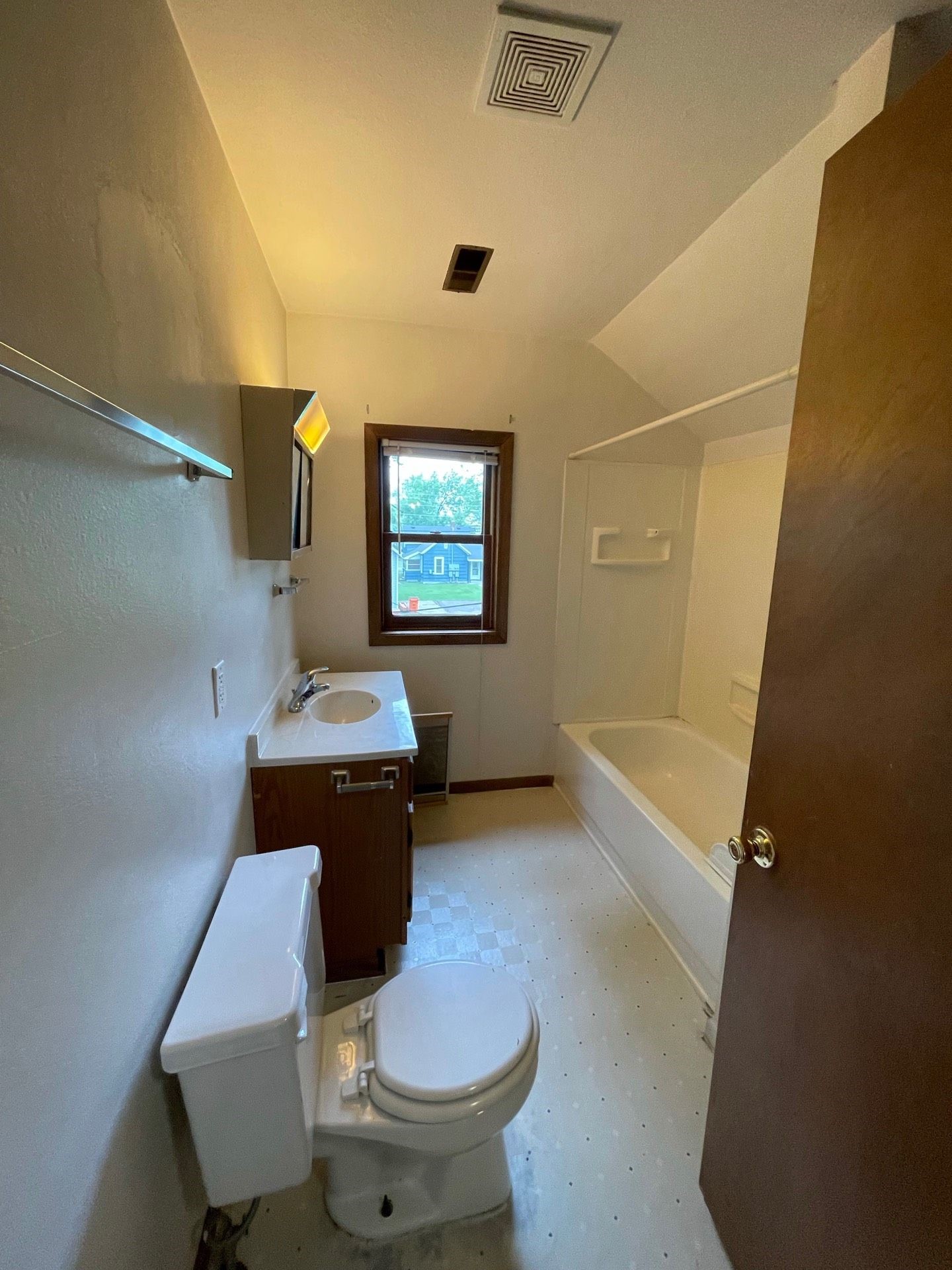 716 Niagara Street Property Photo 7