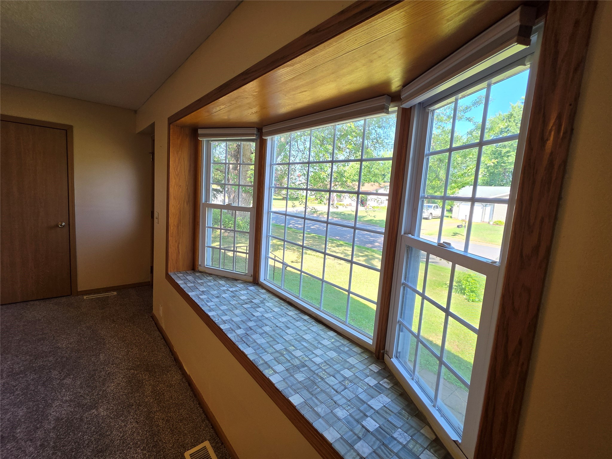 103 Elizabeth Court S Property Photo 16