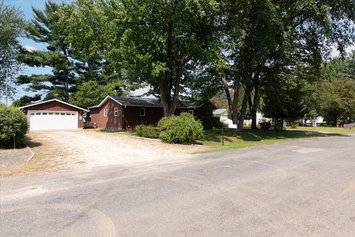 2235 Mathews Street Property Photo 3