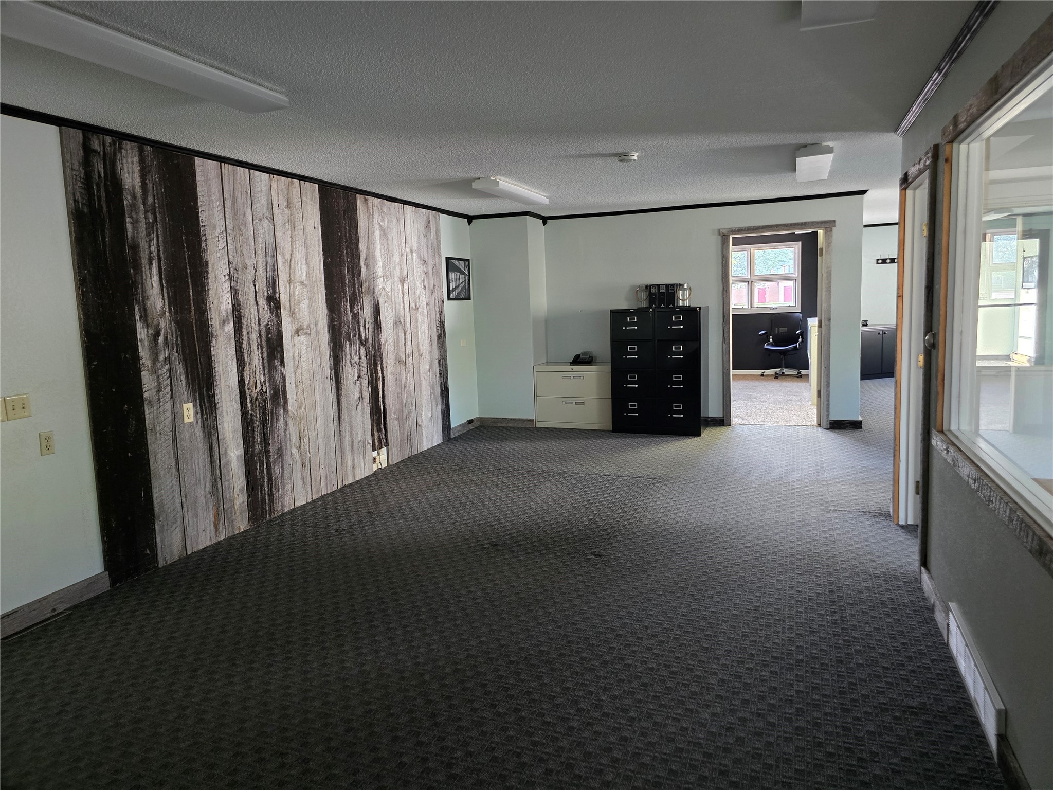 325 Knapp Street Property Photo 9
