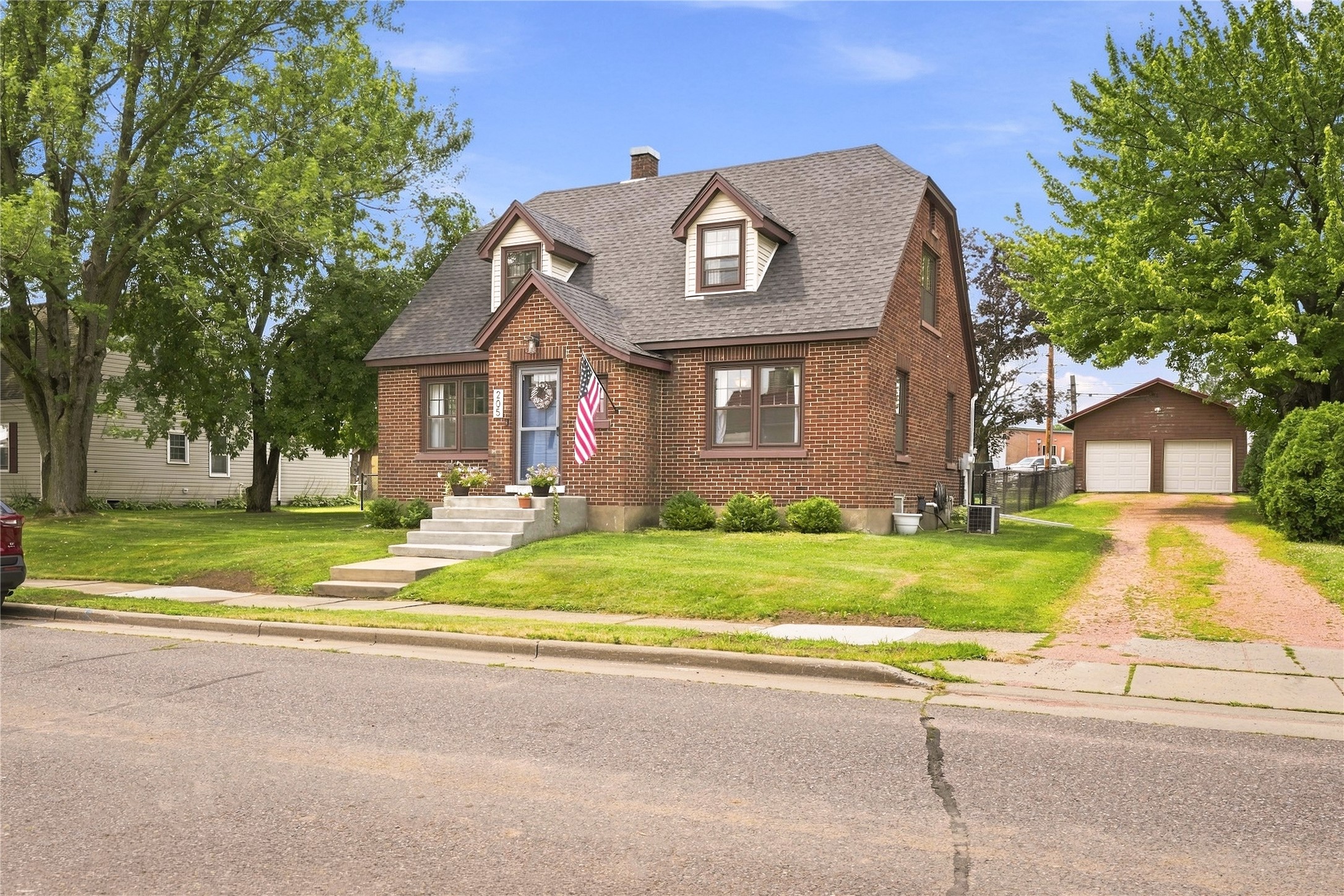 205 N Boardman Street Property Photo 3