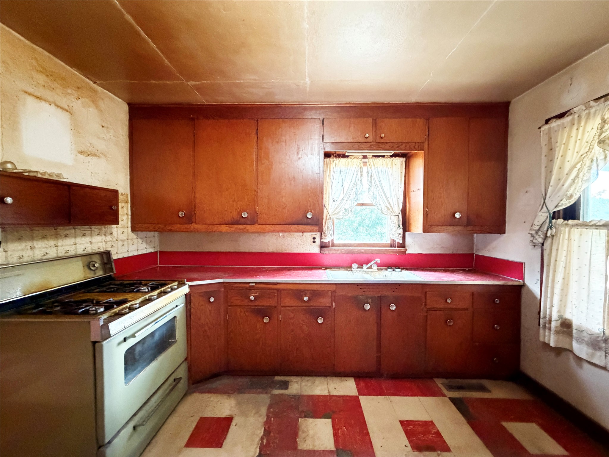 36 11 1/2 Avenue Property Photo 5