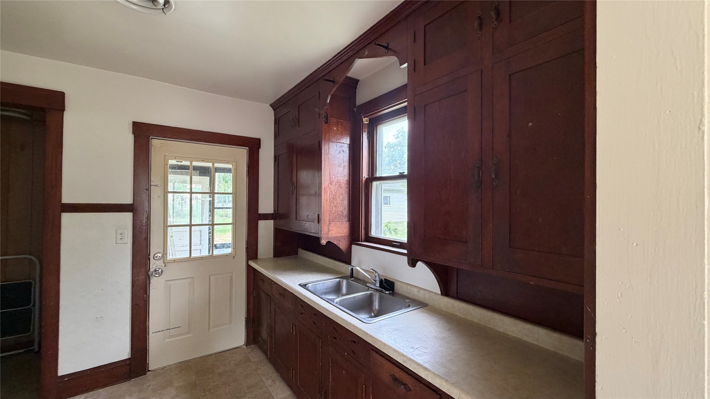 236 First Avenue Property Photo 5