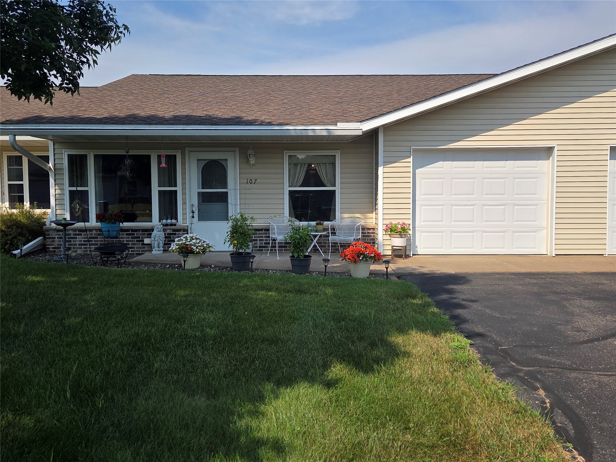 107 Pine Ridge Drive Property Photo 1