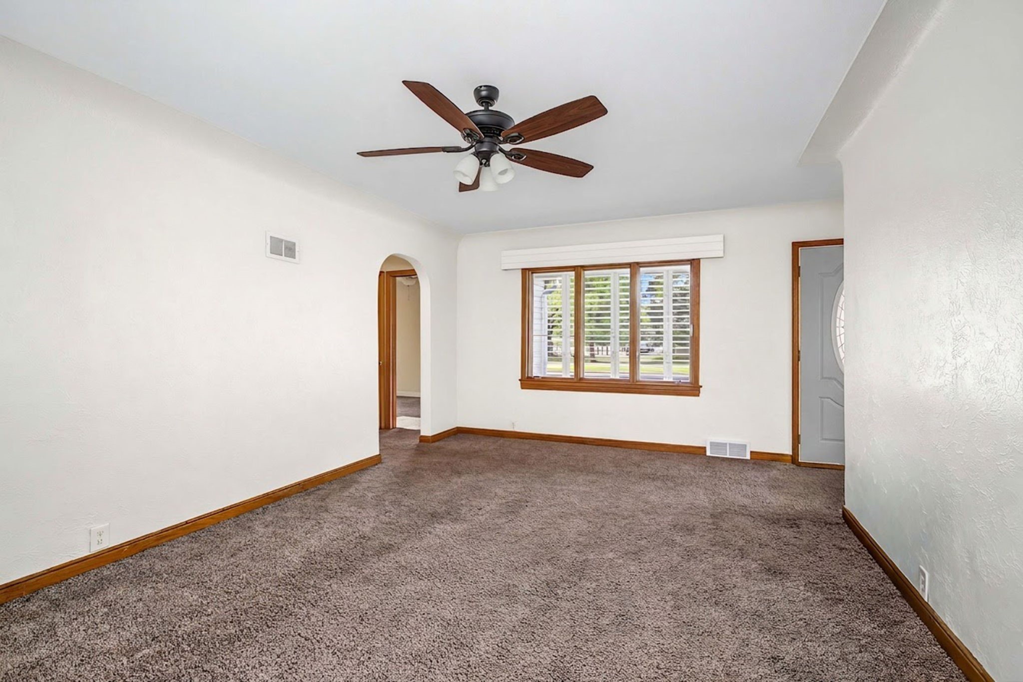 2404 Willis Avenue Property Photo 8