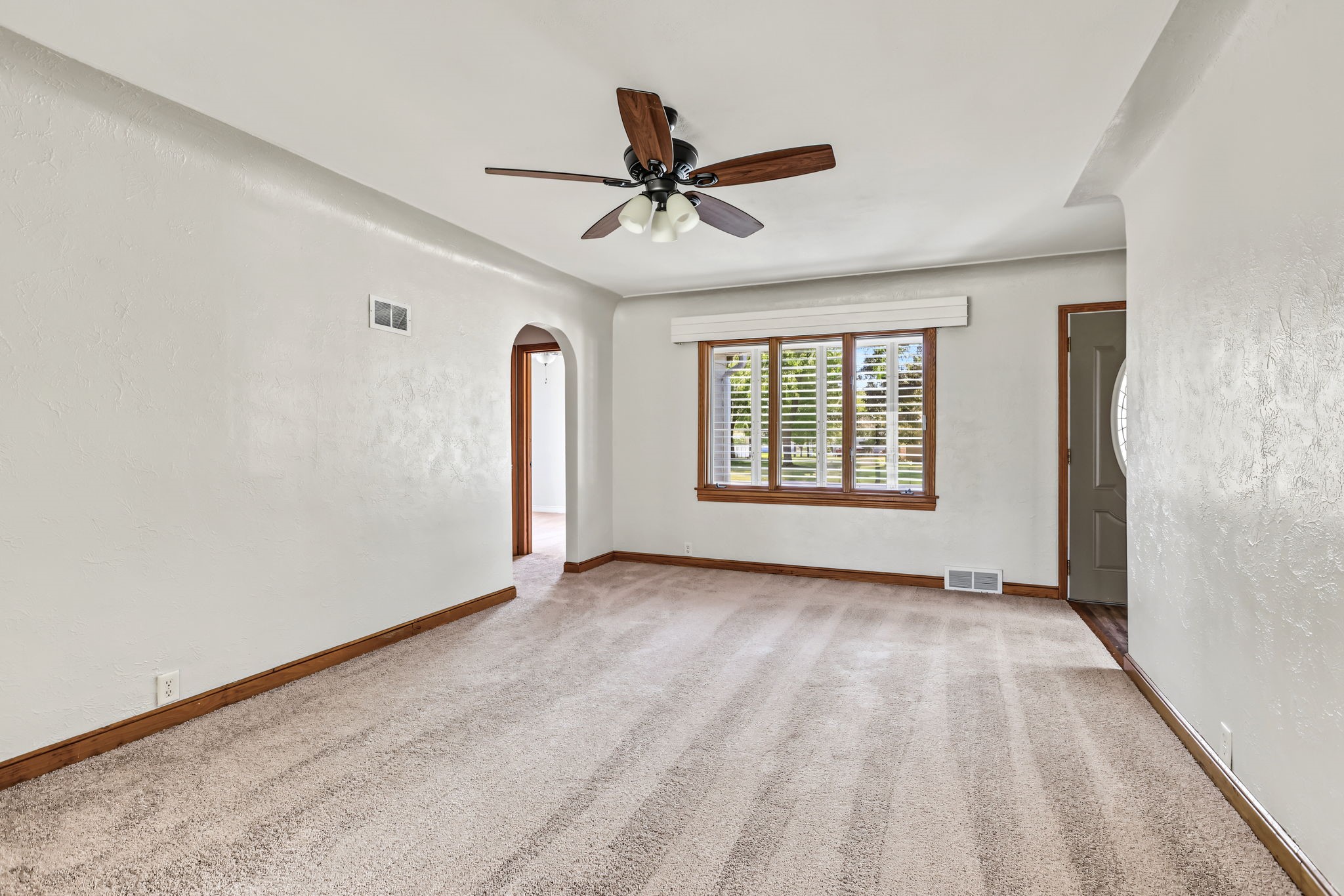 2404 Willis Avenue Property Photo 8