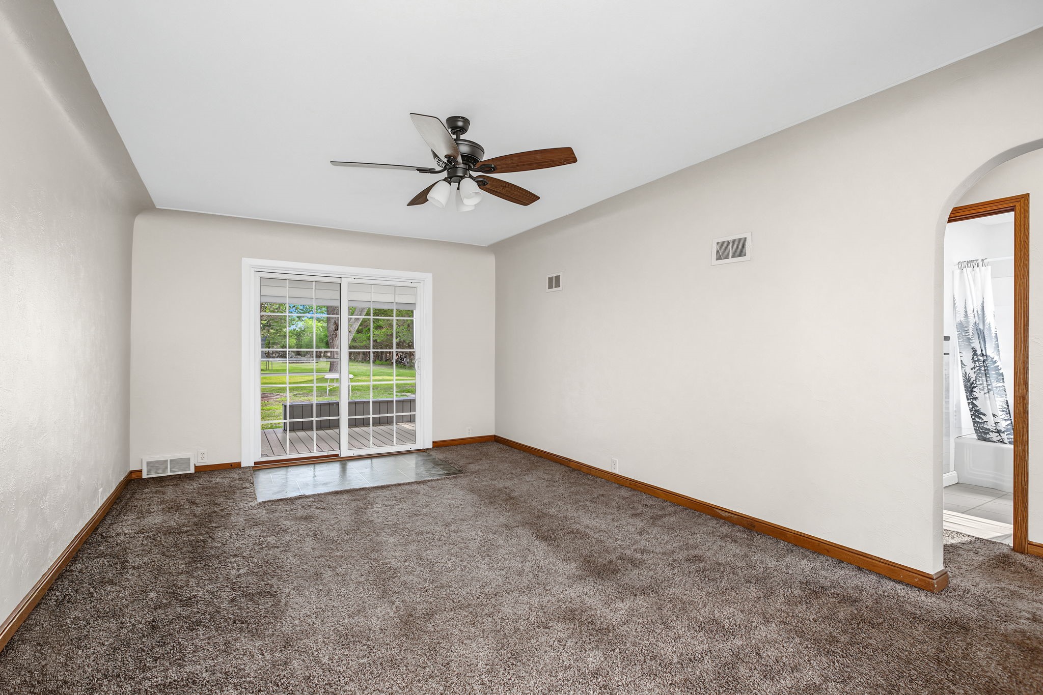 2404 Willis Avenue Property Photo 9