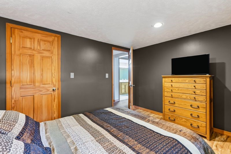 15561 Pine Point Drive Property Photo 38